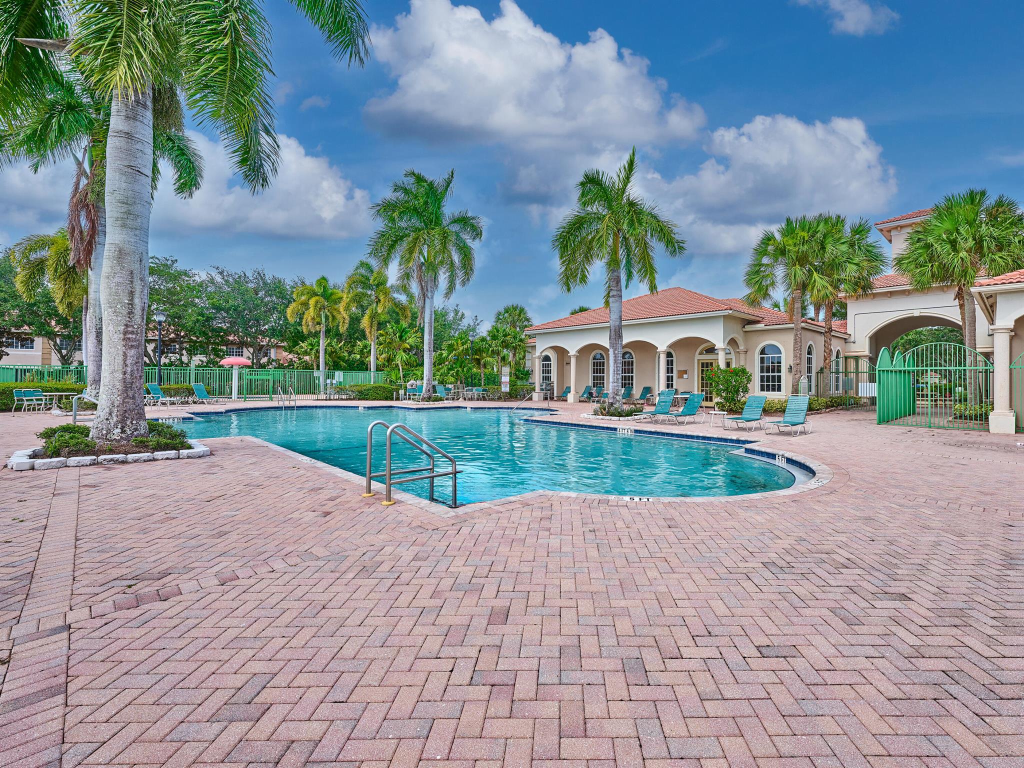 6725 Old Farm Trail