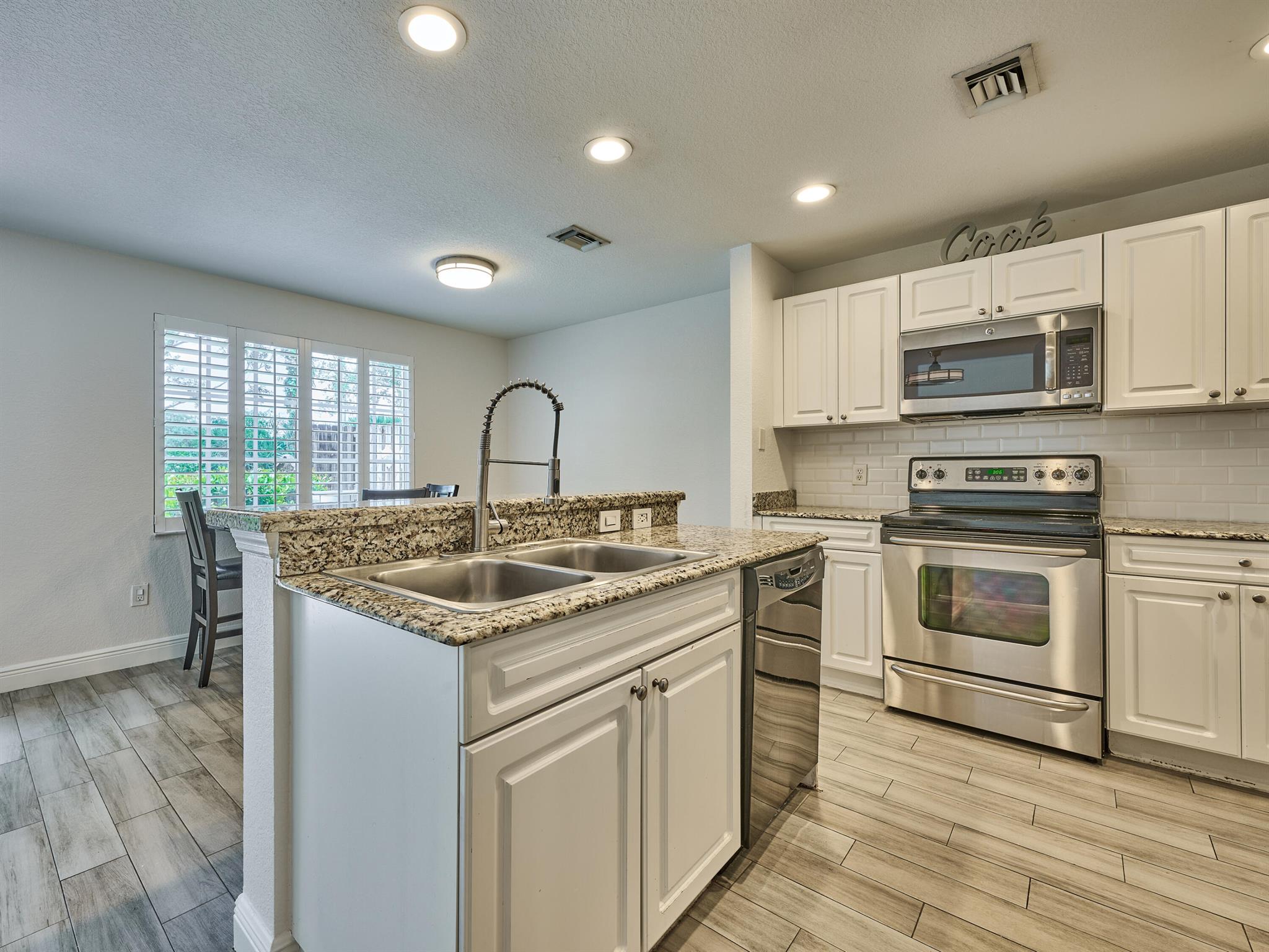 6725 Old Farm Trail