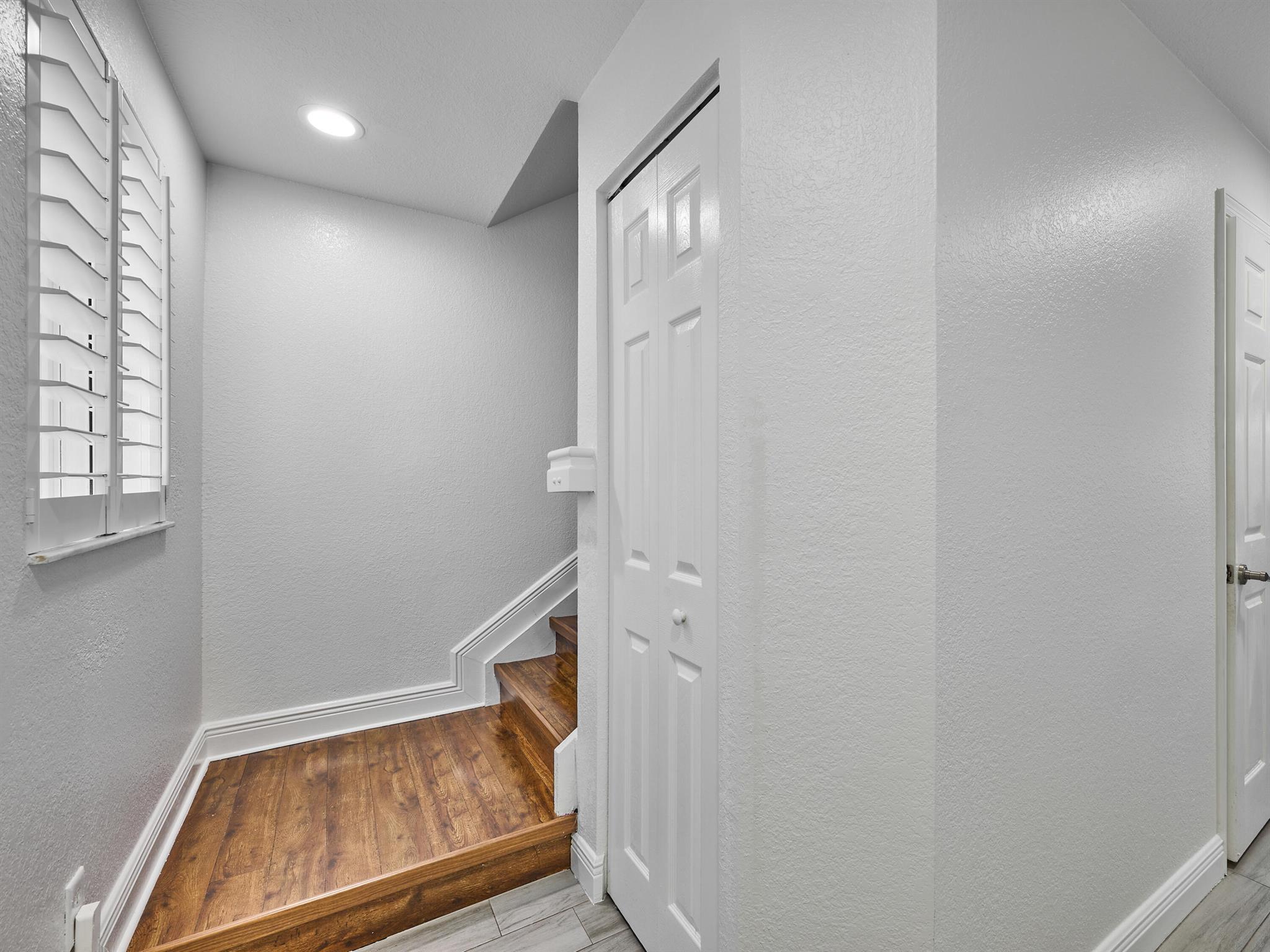 6725 Old Farm Trail