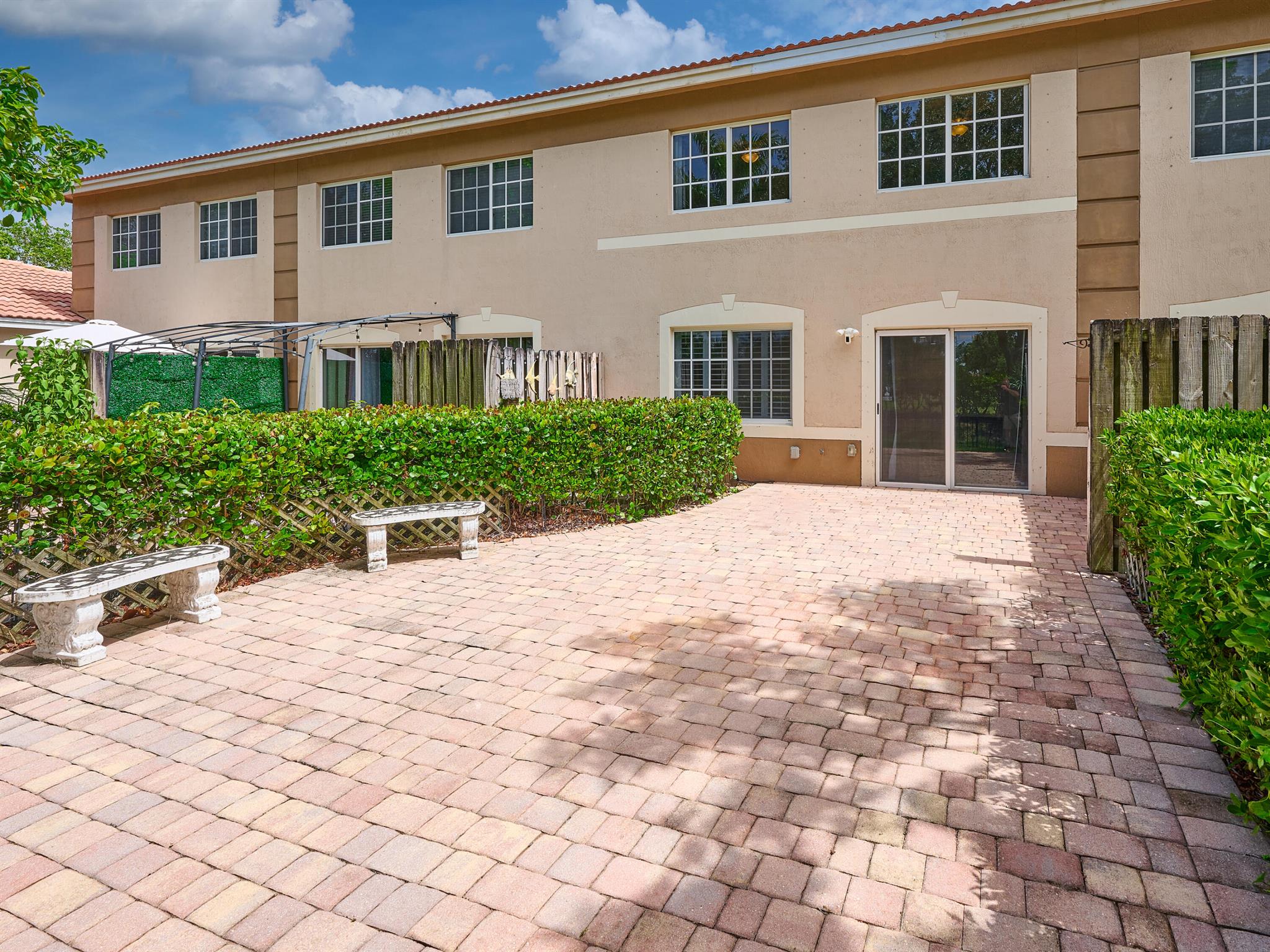 6725 Old Farm Trail