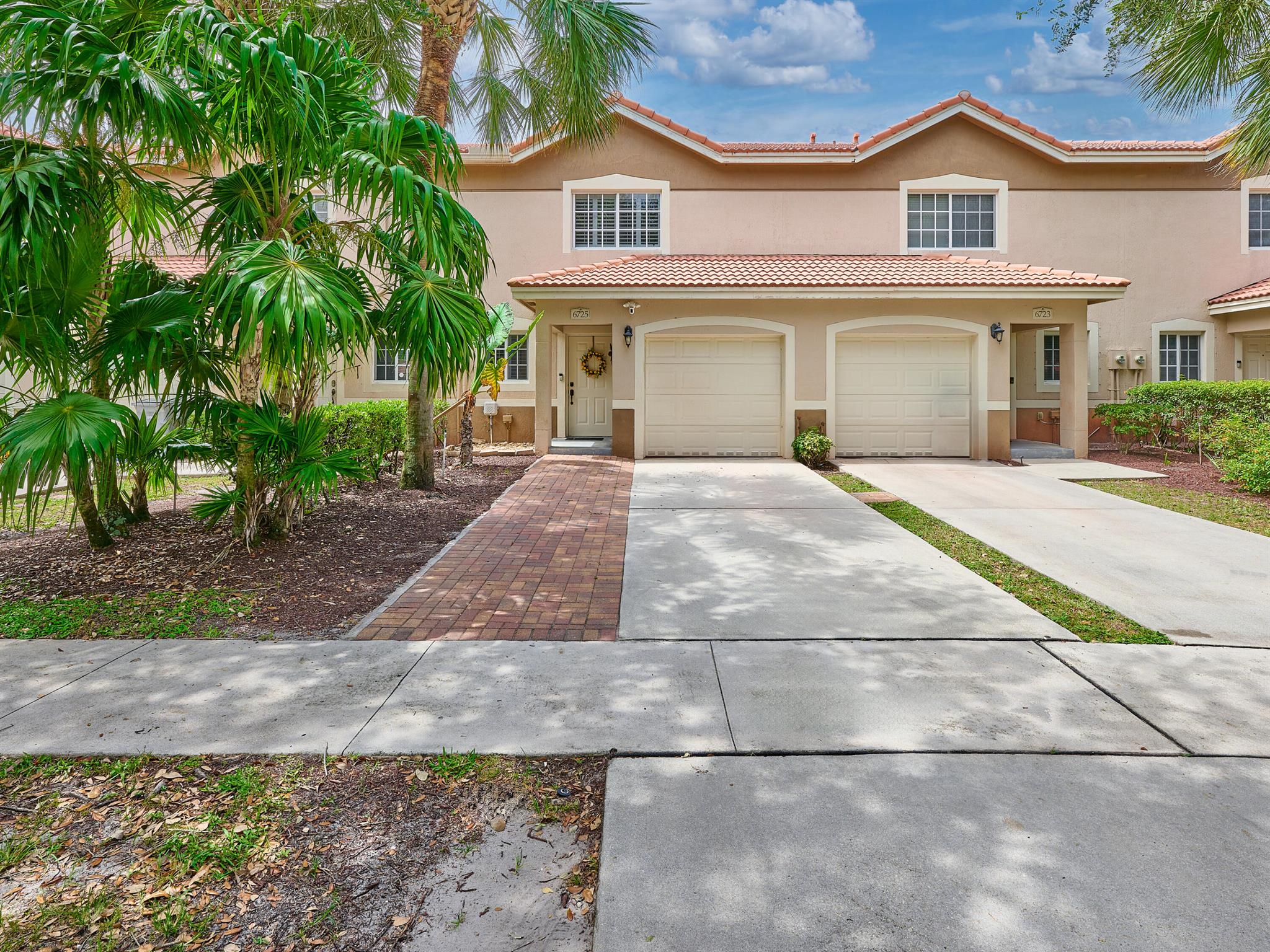 6725 Old Farm Trail