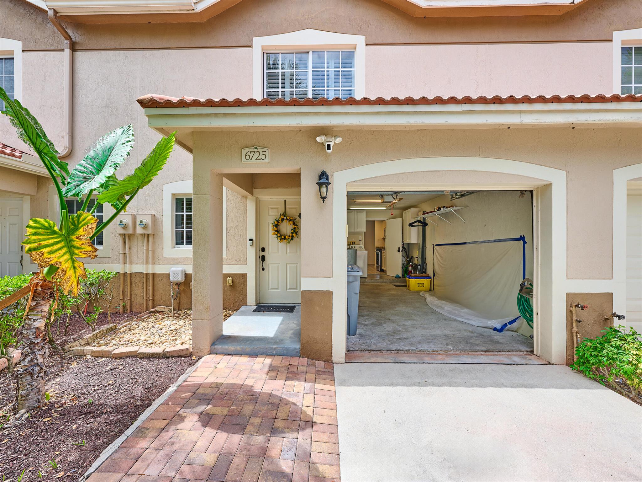 6725 Old Farm Trail