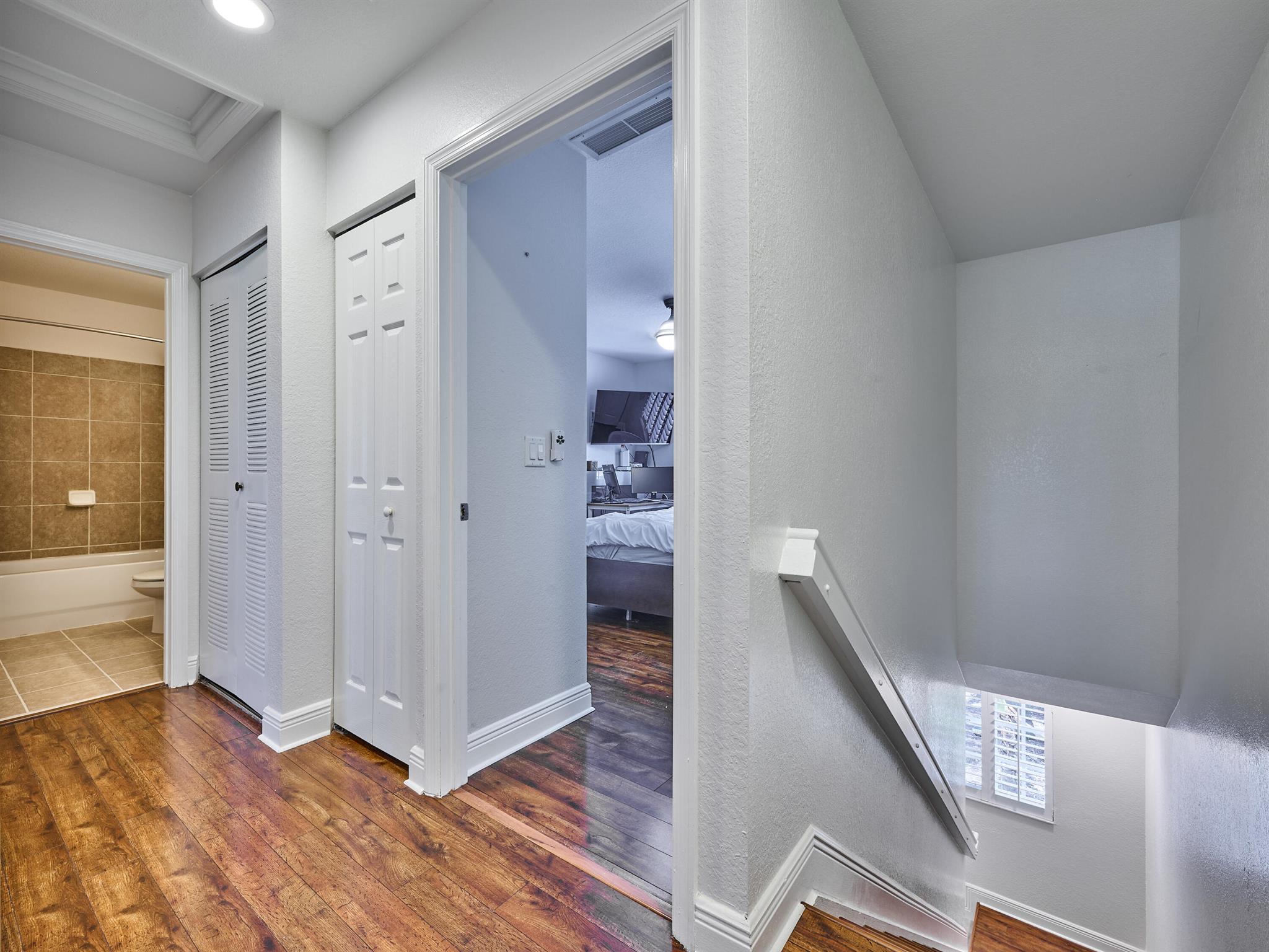 6725 Old Farm Trail