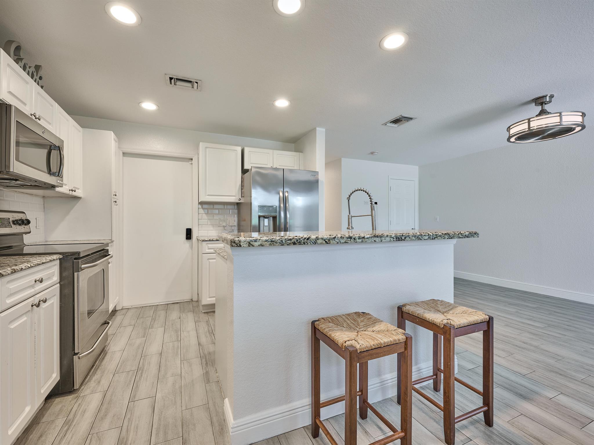 6725 Old Farm Trail
