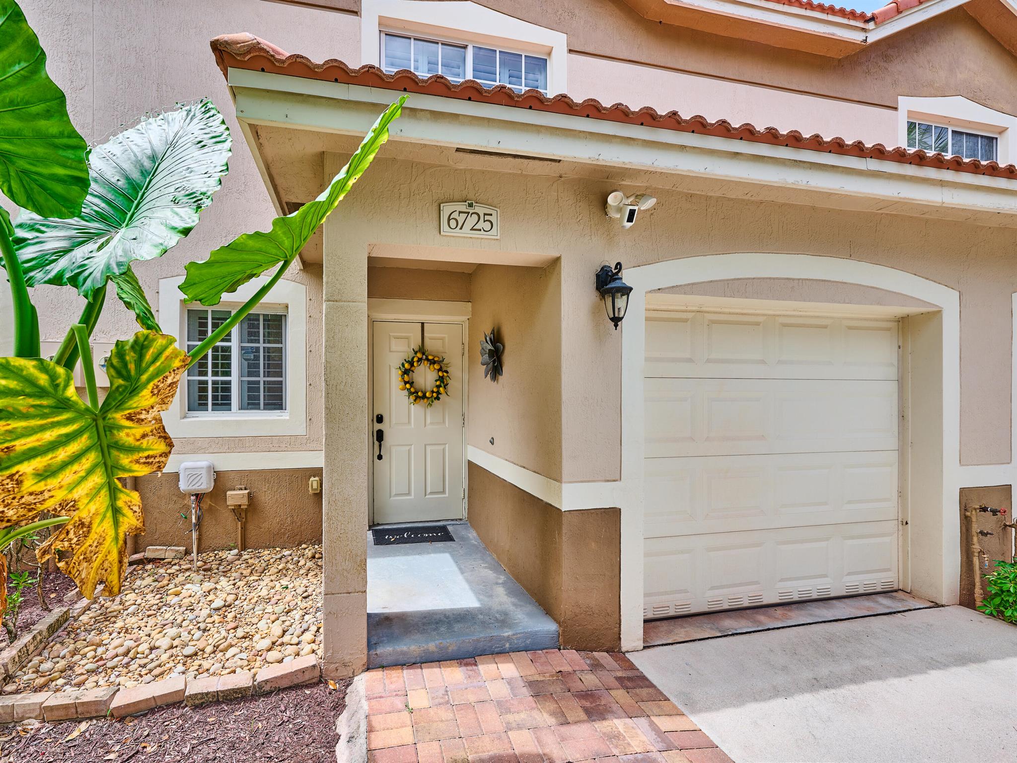 6725 Old Farm Trail