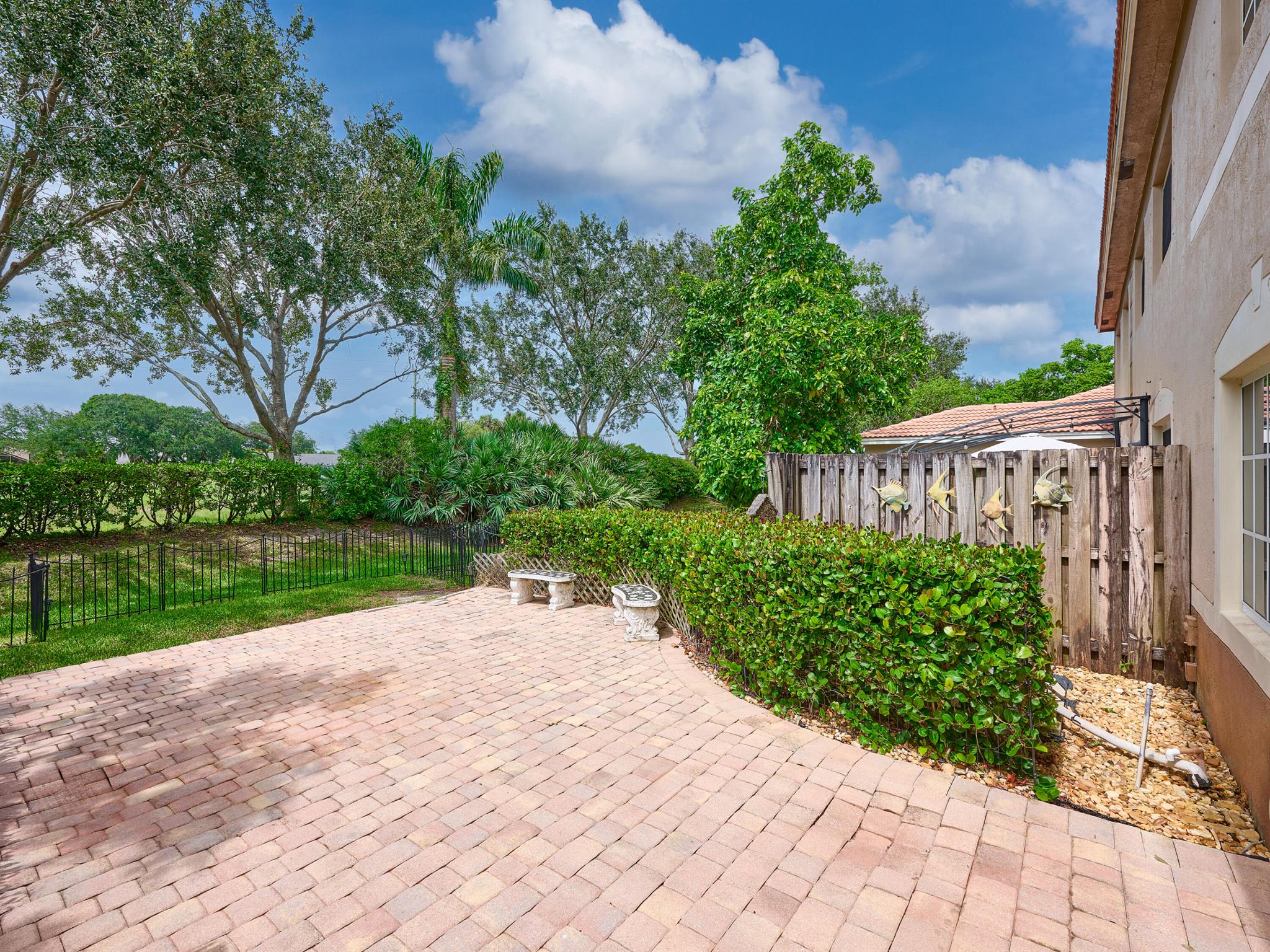 6725 Old Farm Trail