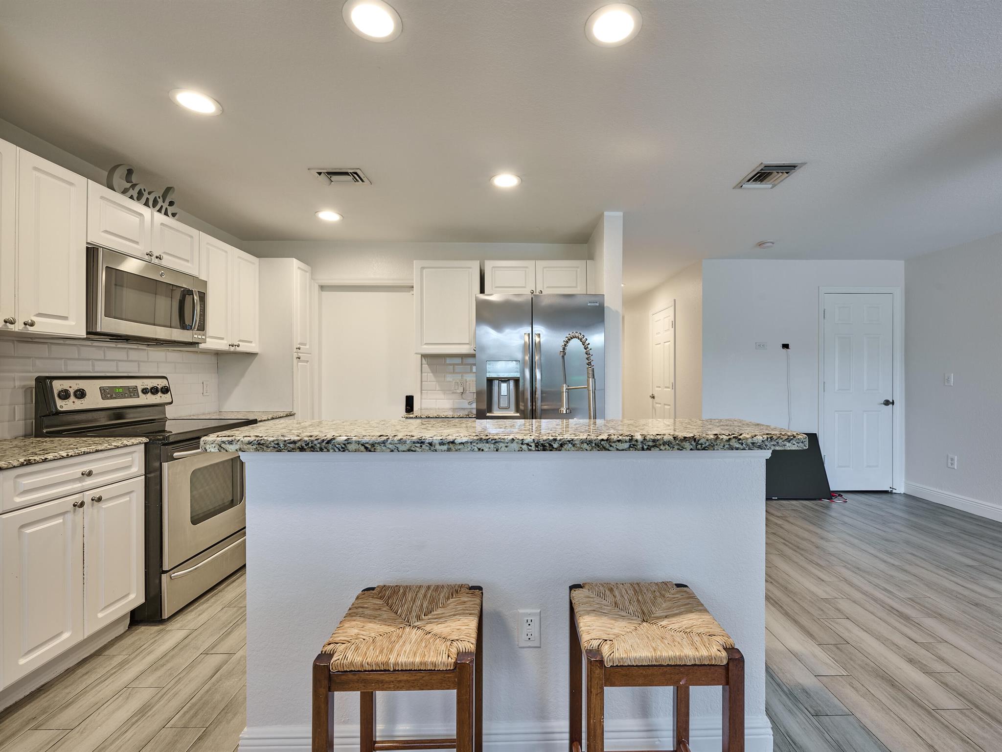 6725 Old Farm Trail