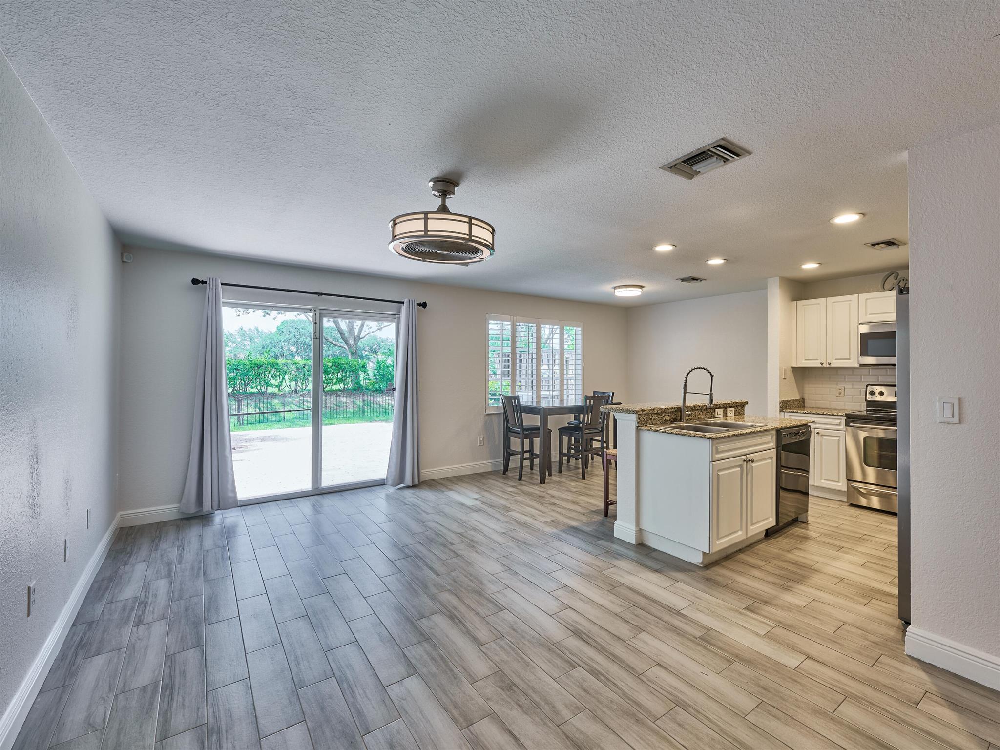 6725 Old Farm Trail