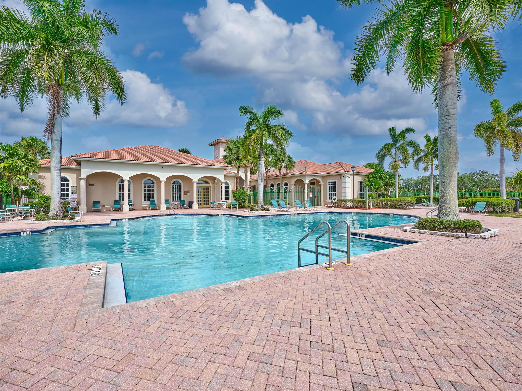 6725 Old Farm Trail