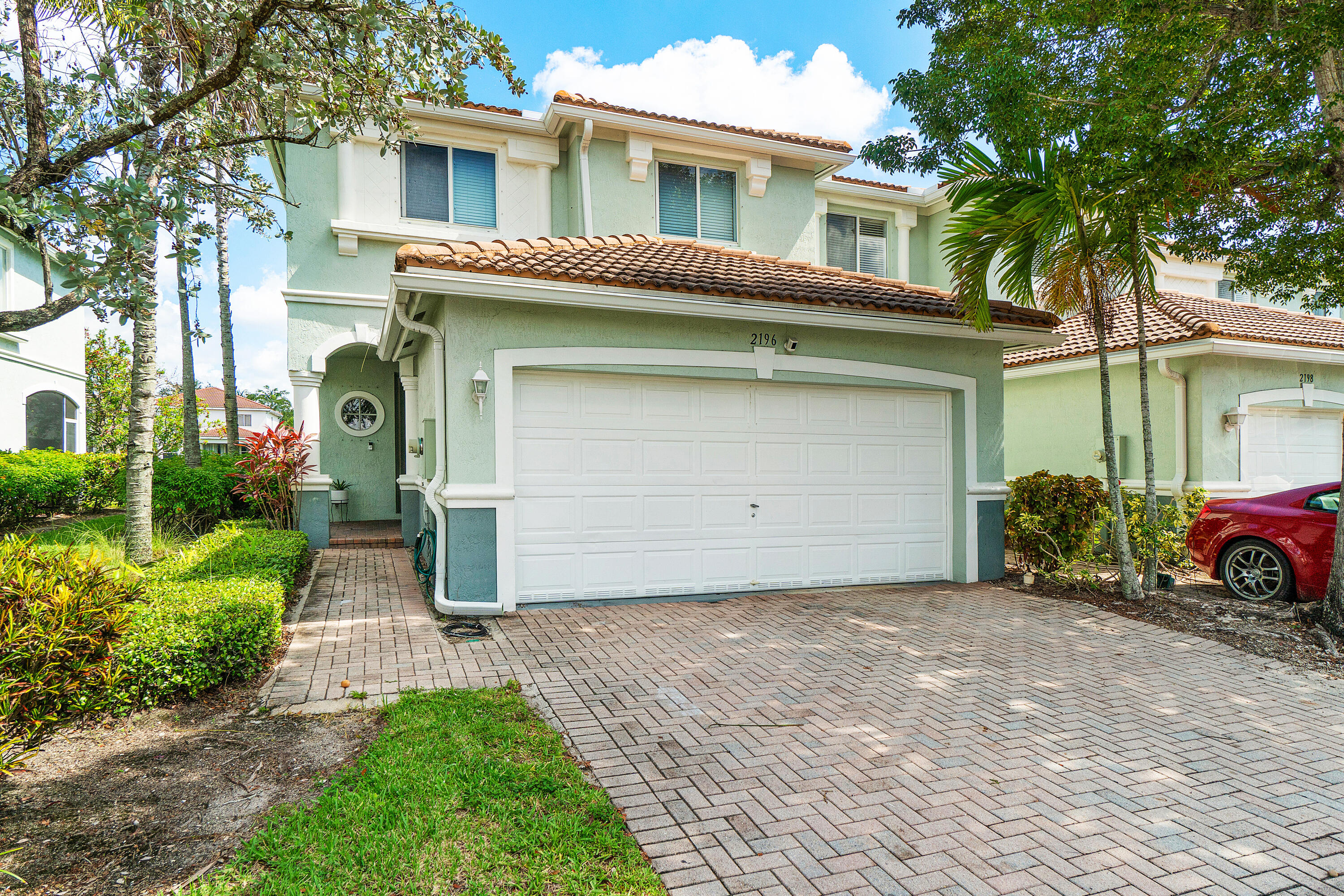 2196 Oakmont Drive
