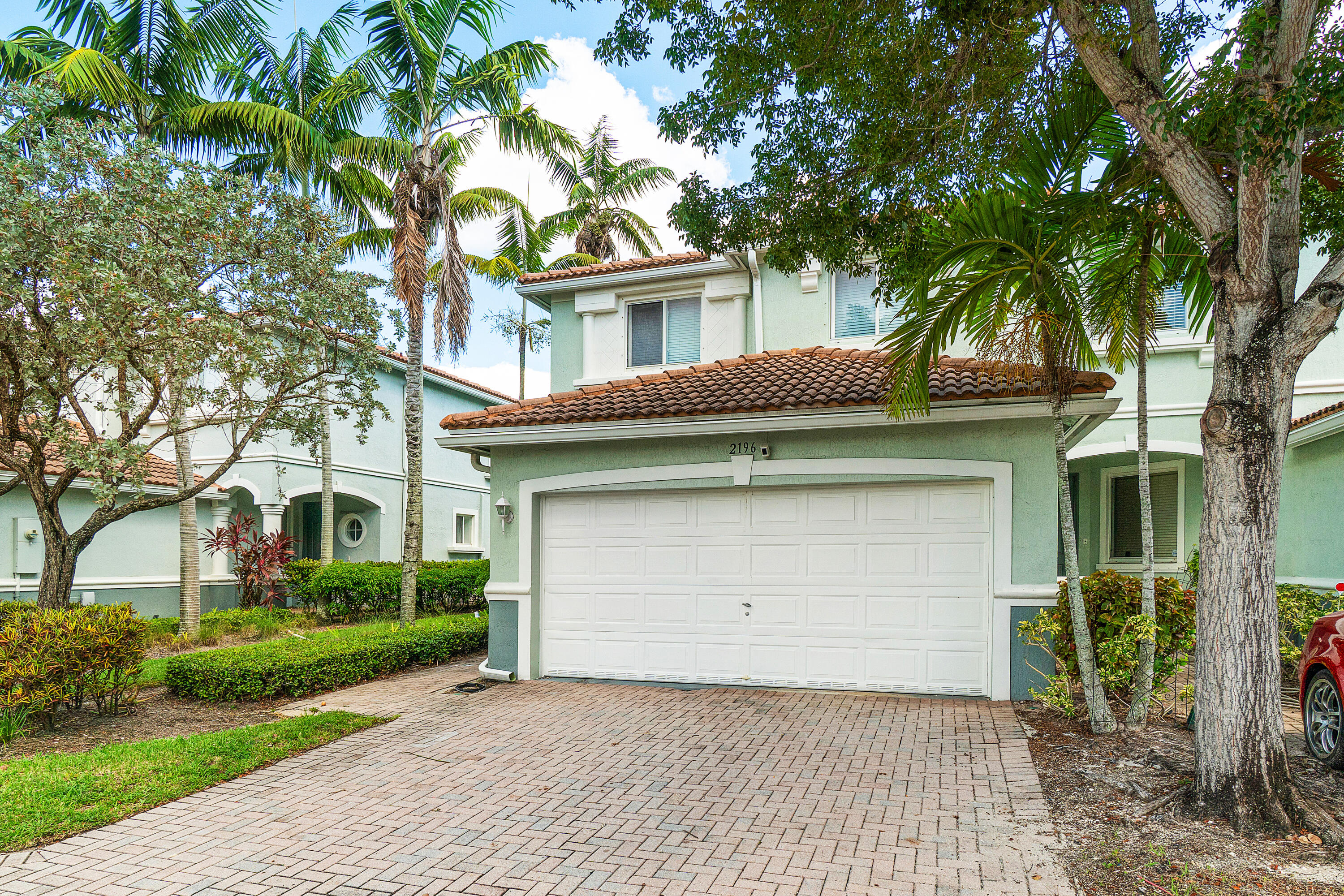 2196 Oakmont Drive