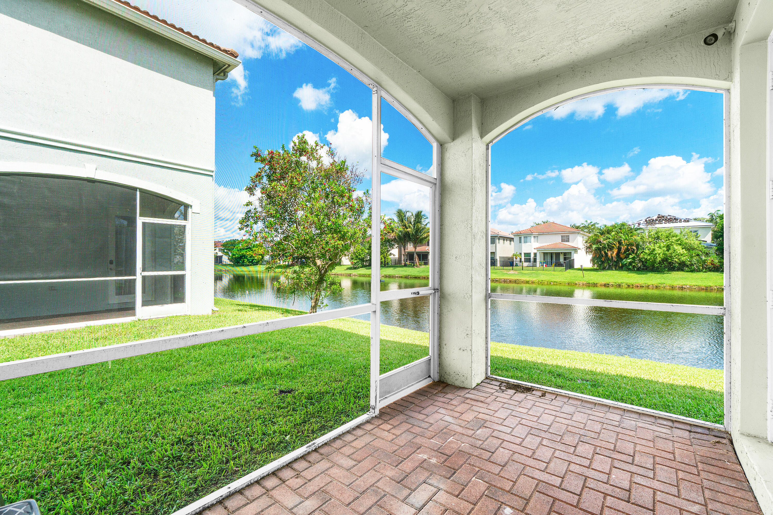 2196 Oakmont Drive