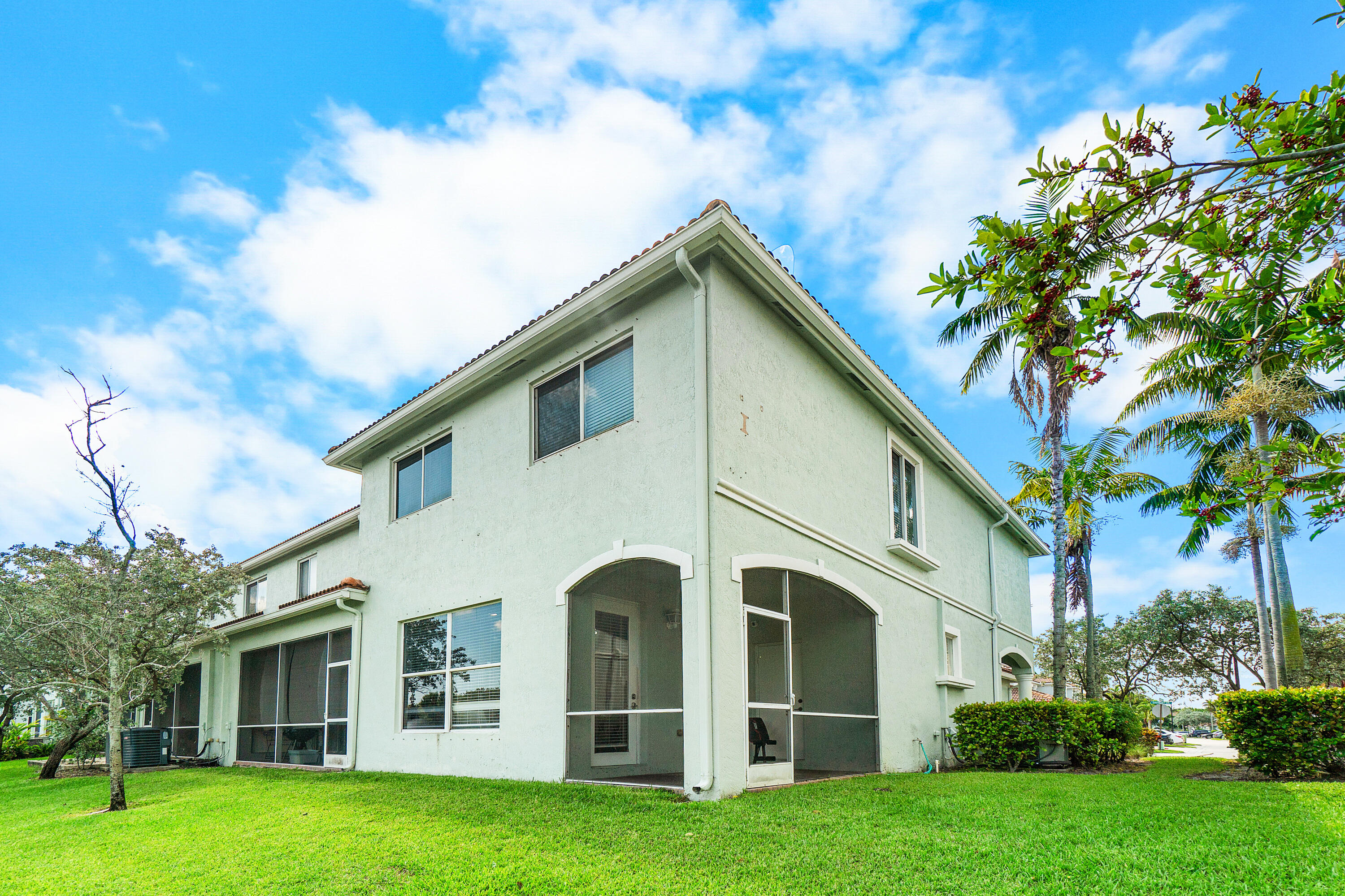 2196 Oakmont Drive