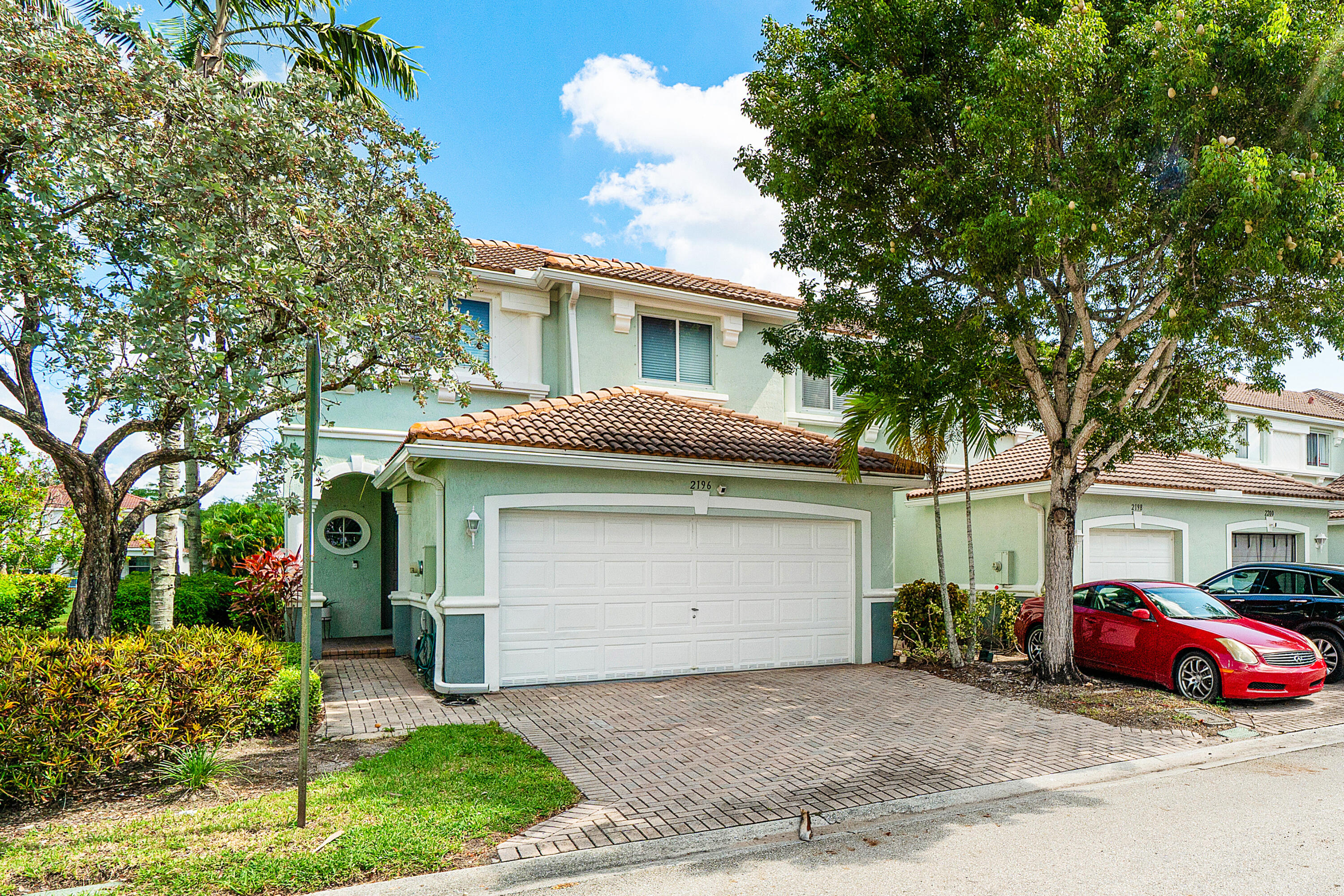 2196 Oakmont Drive