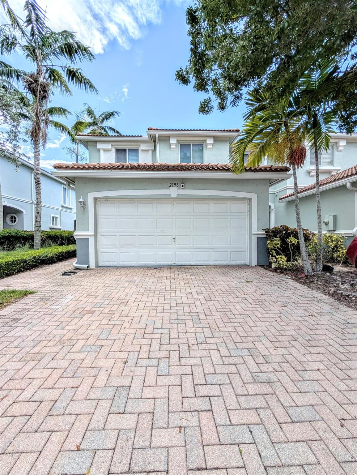 2196 Oakmont Drive