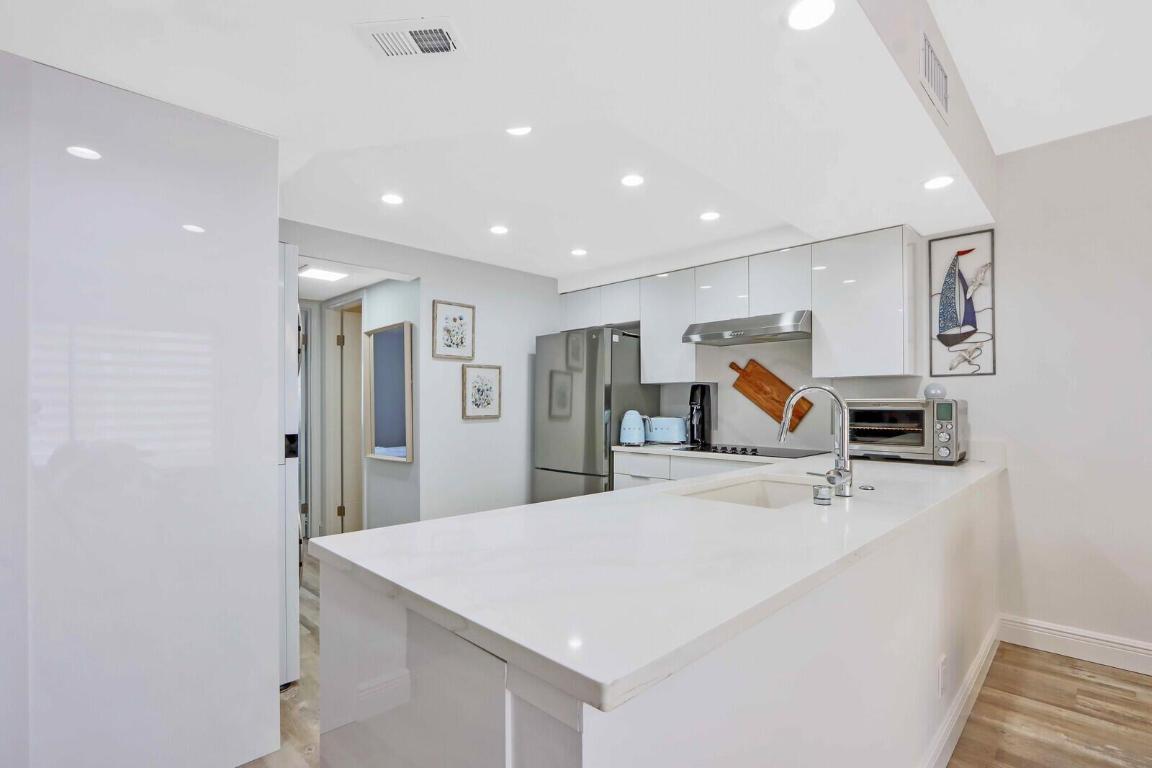 1605 S Us Highway 1 D405