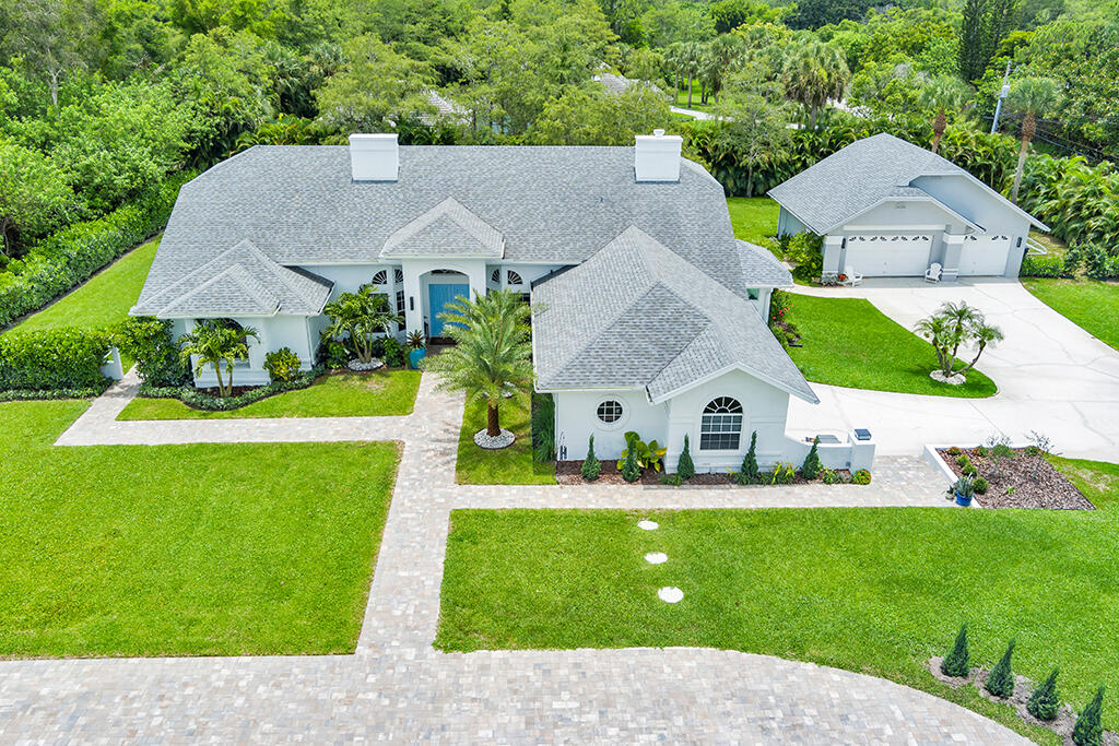 8852 154 Court N