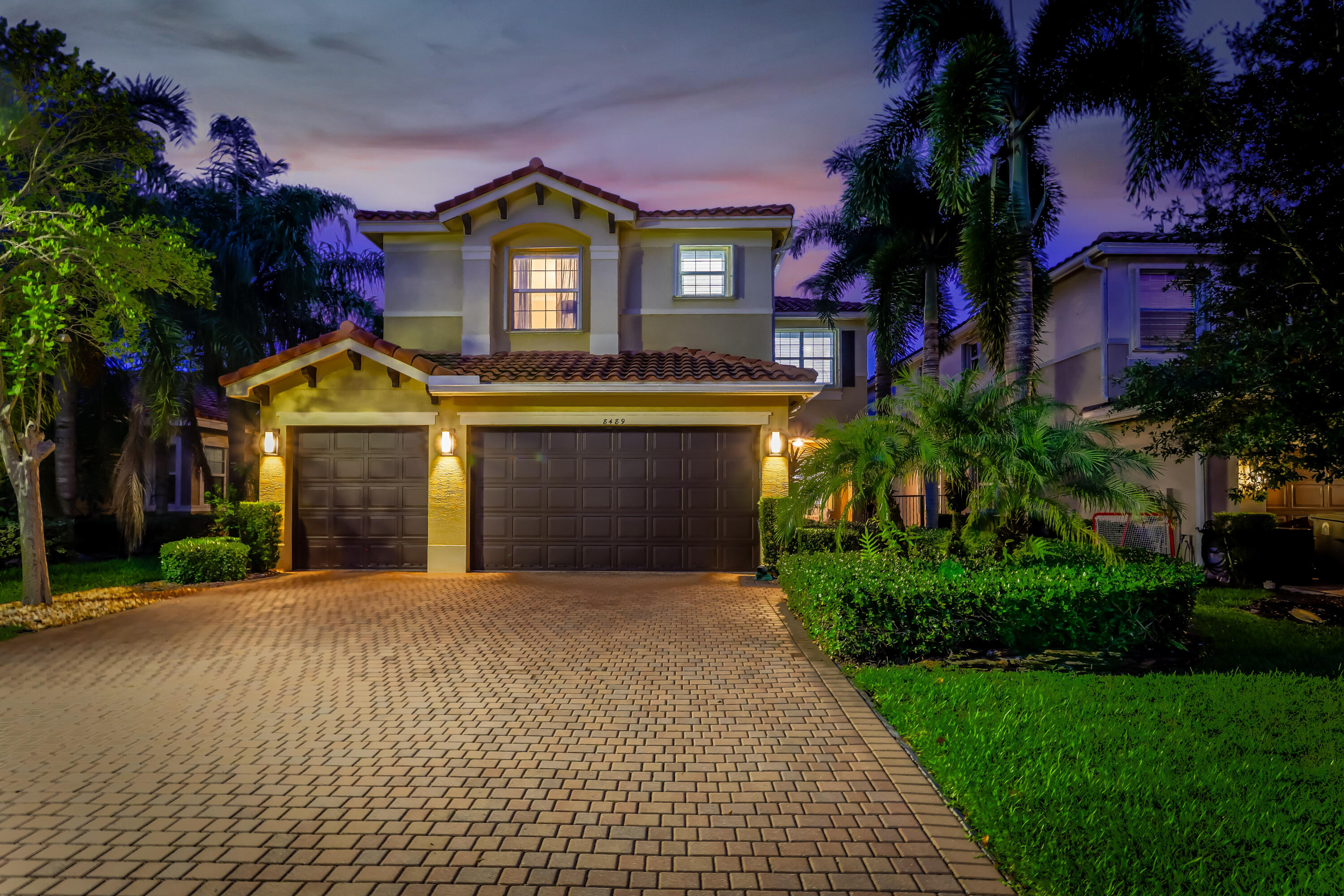 8489 Serena Creek Avenue