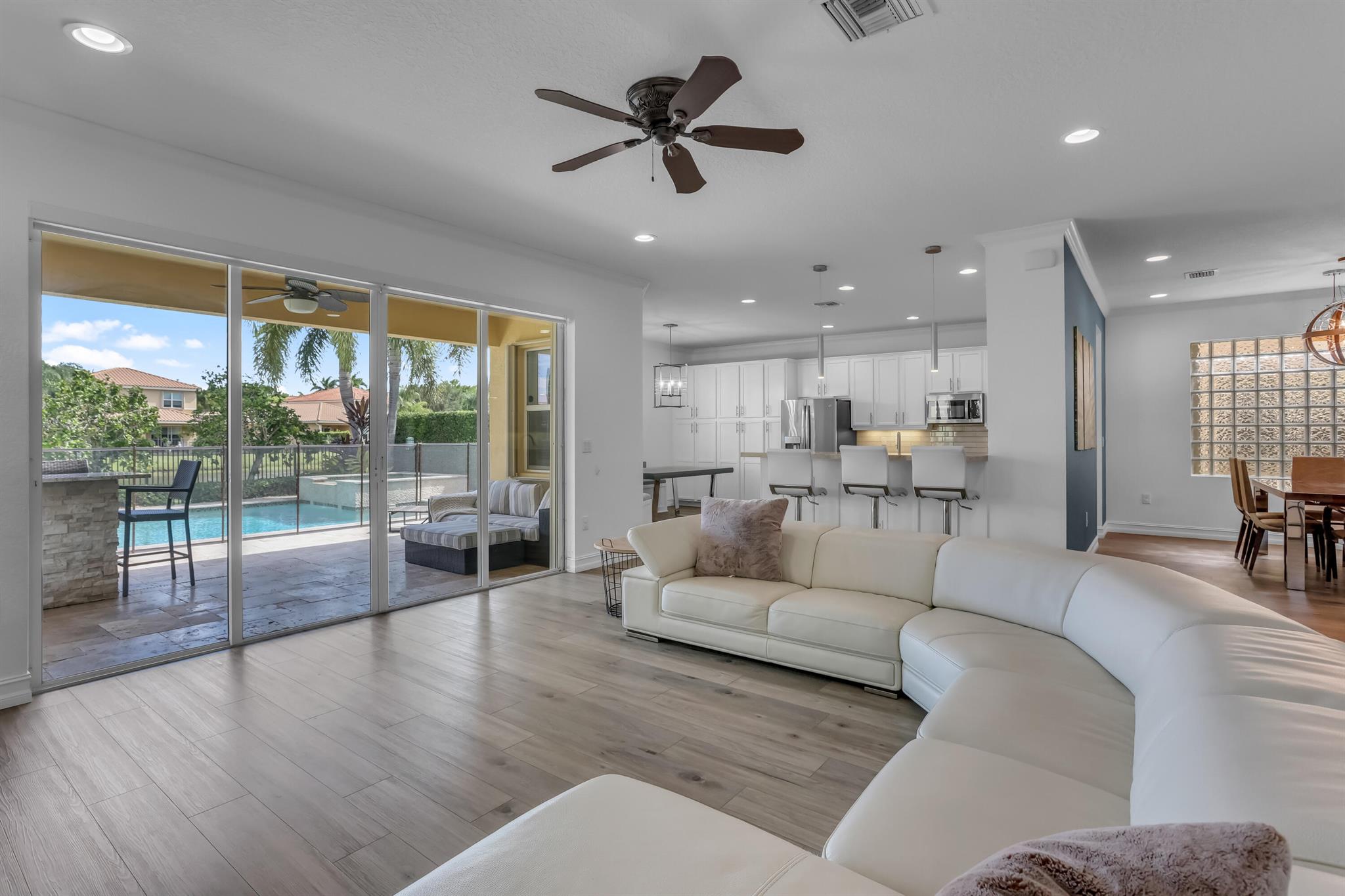 8489 Serena Creek Avenue