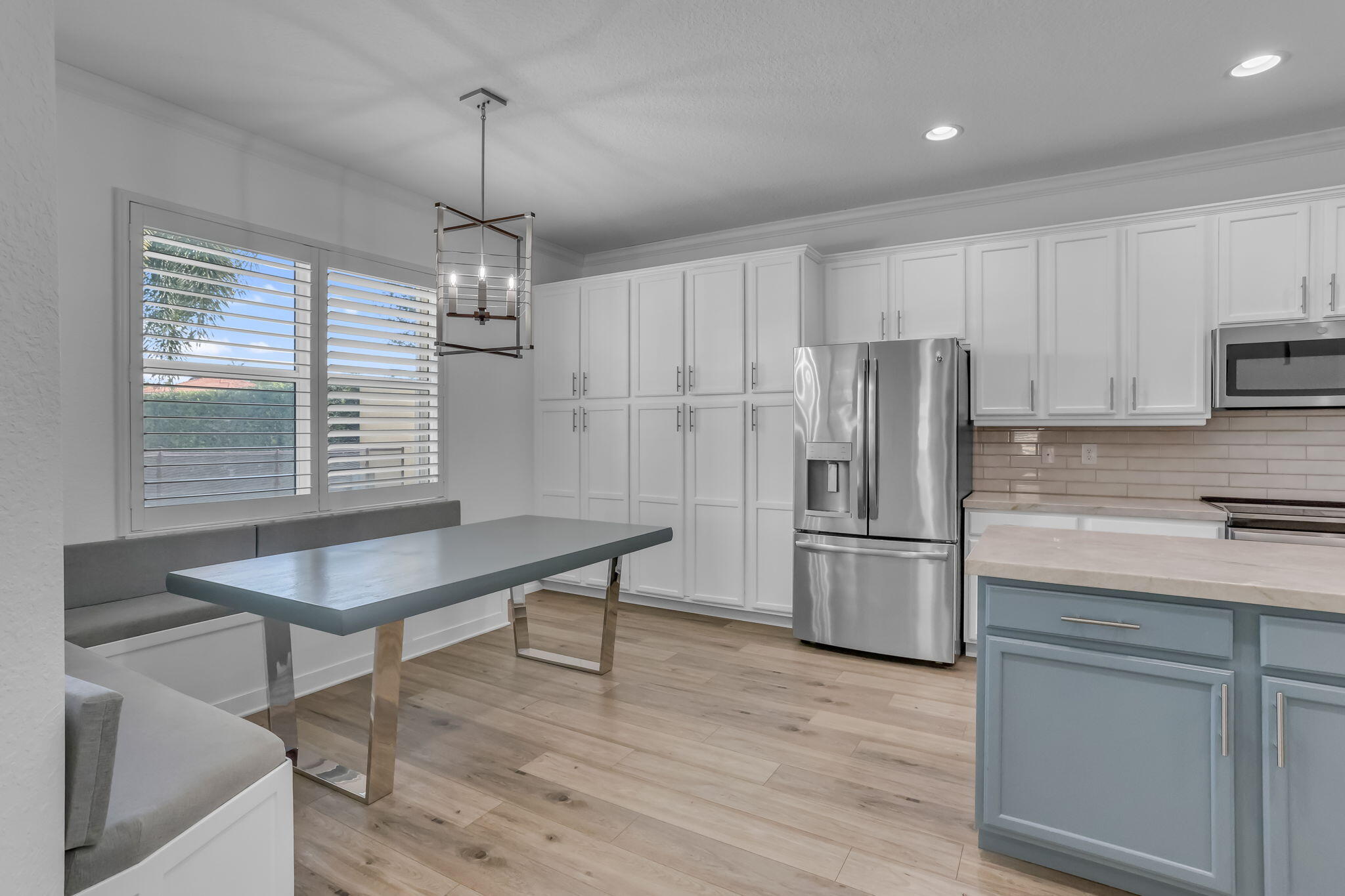 8489 Serena Creek Avenue