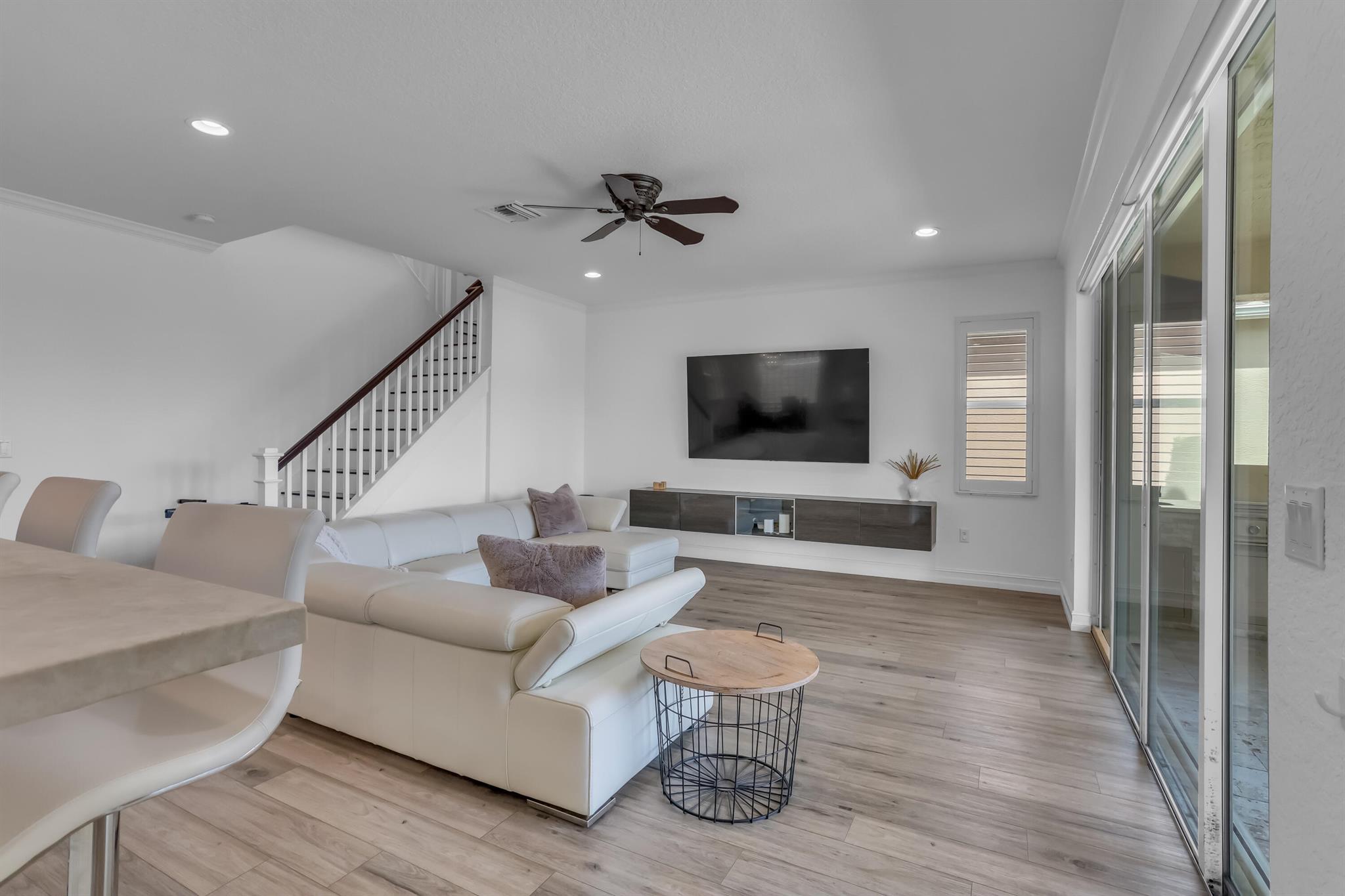 8489 Serena Creek Avenue