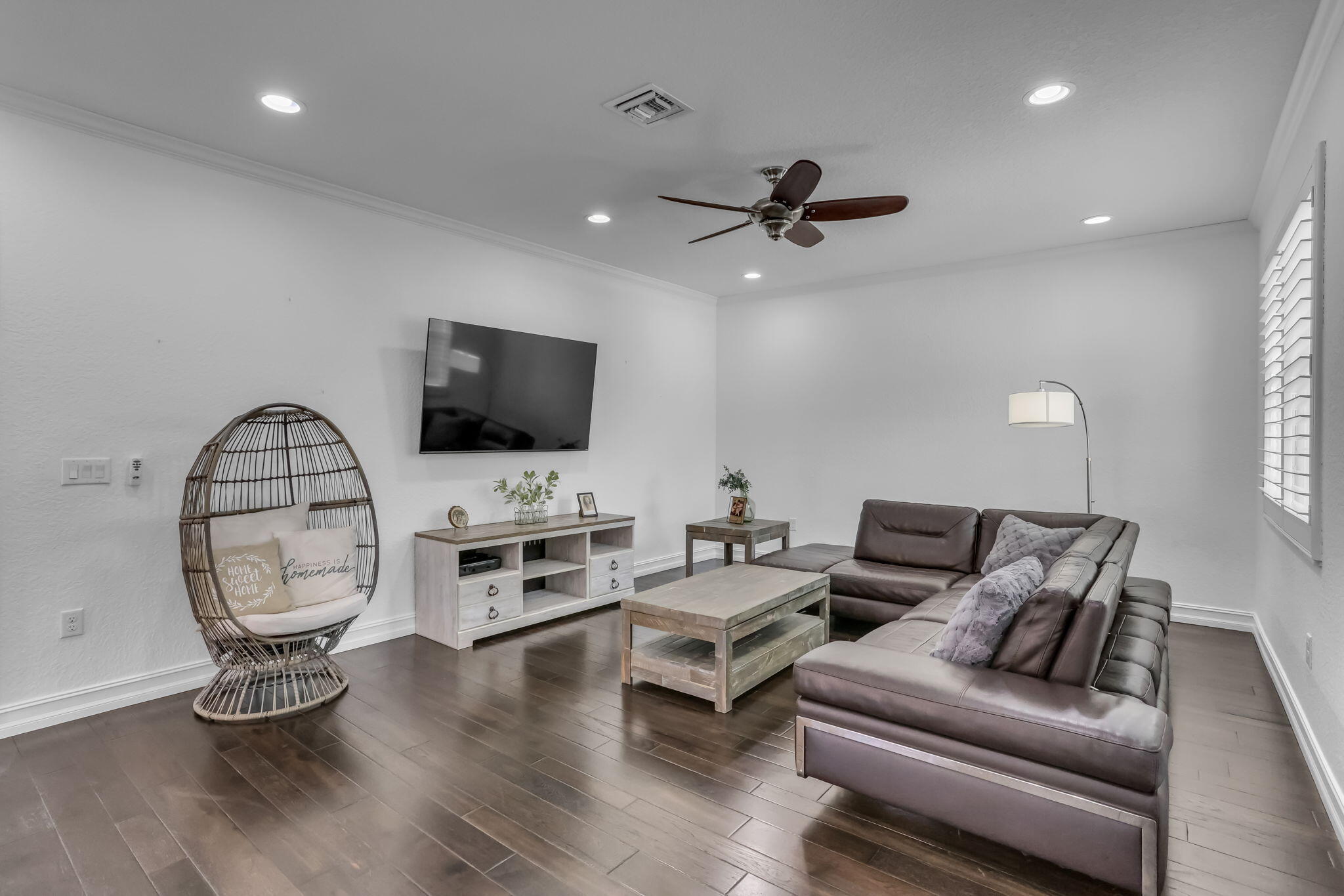 8489 Serena Creek Avenue