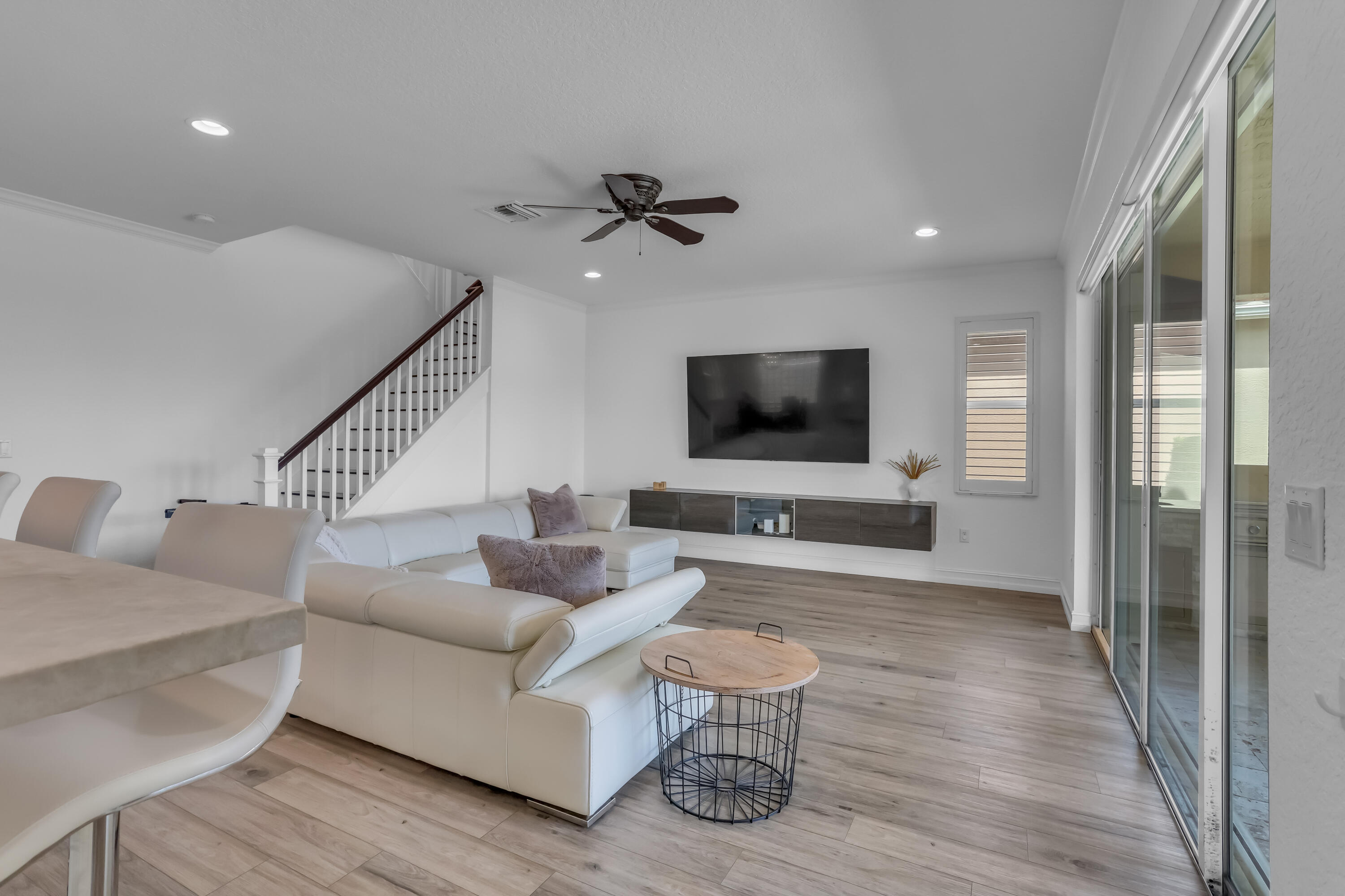 8489 Serena Creek Avenue