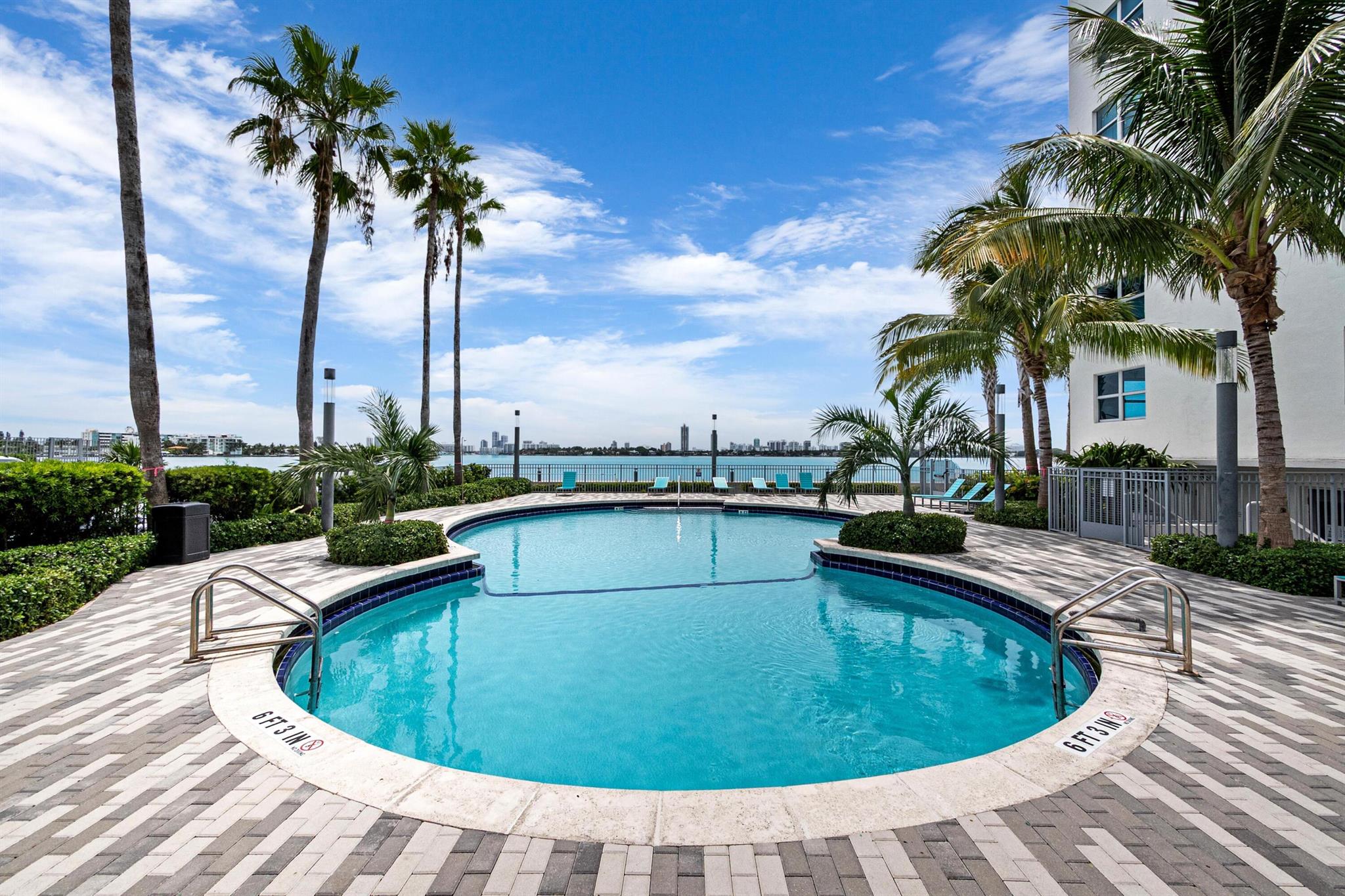 7501 E Treasure Drive 8n