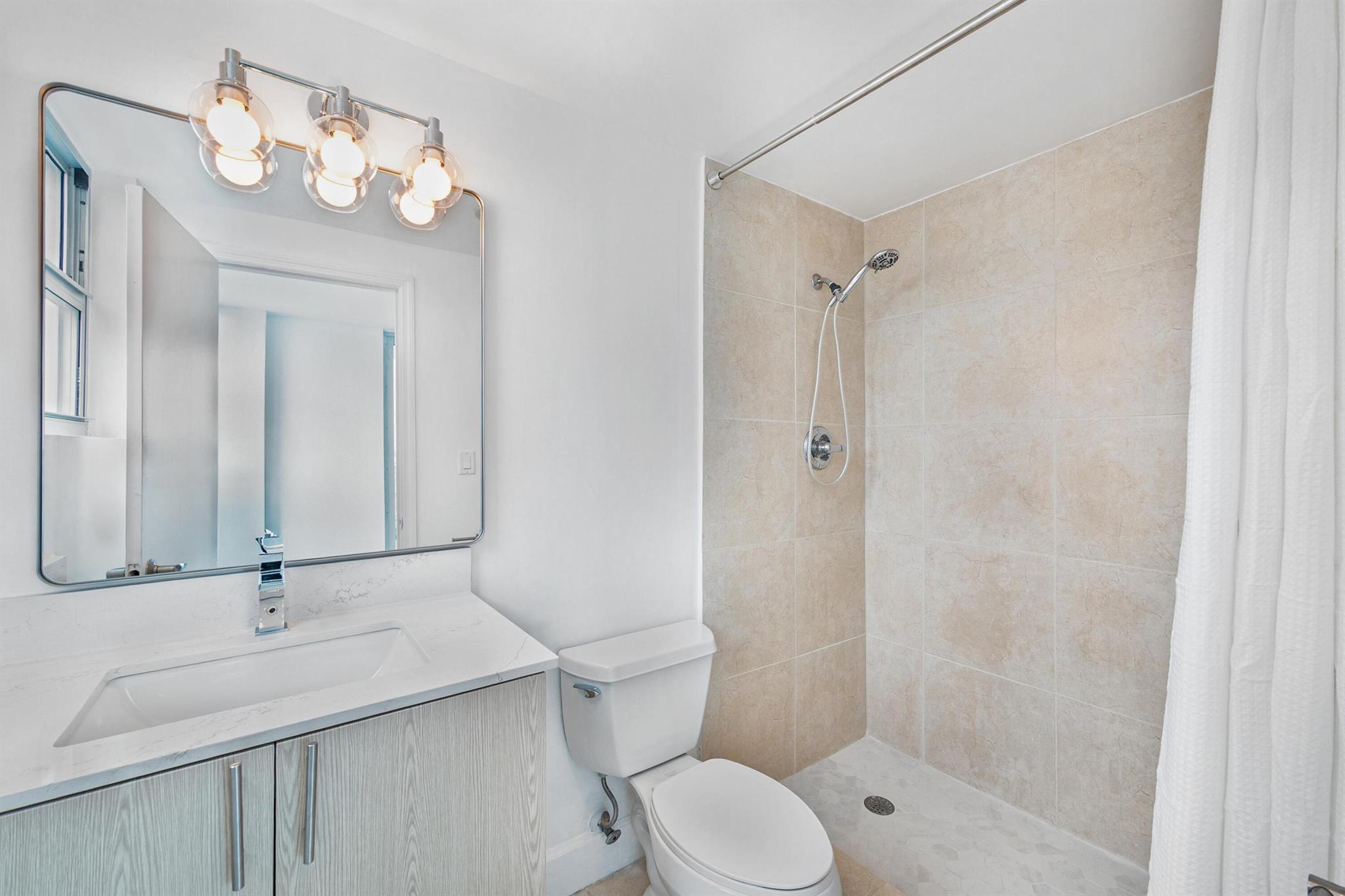 7501 E Treasure Drive 8n