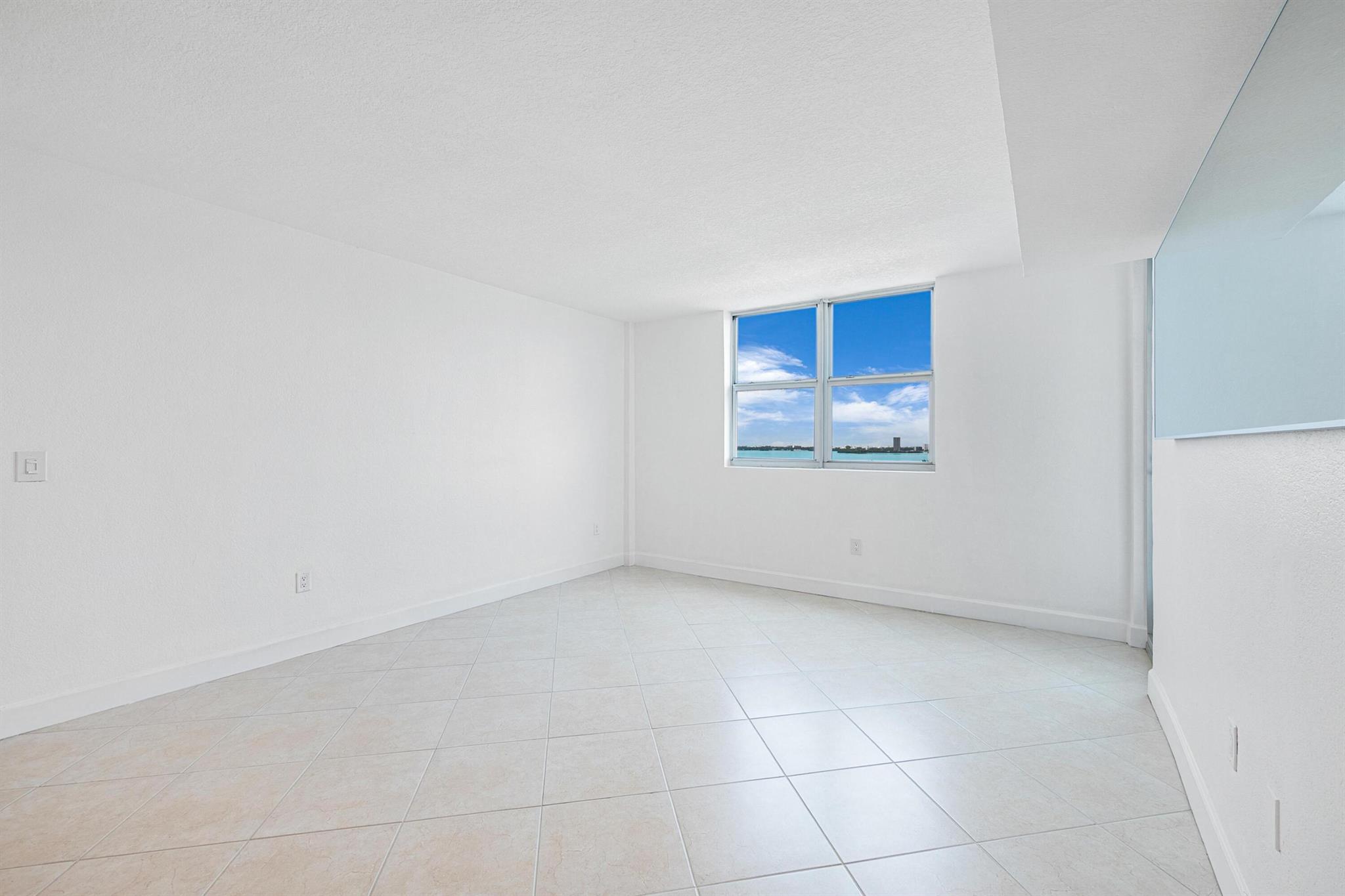 7501 E Treasure Drive 8n