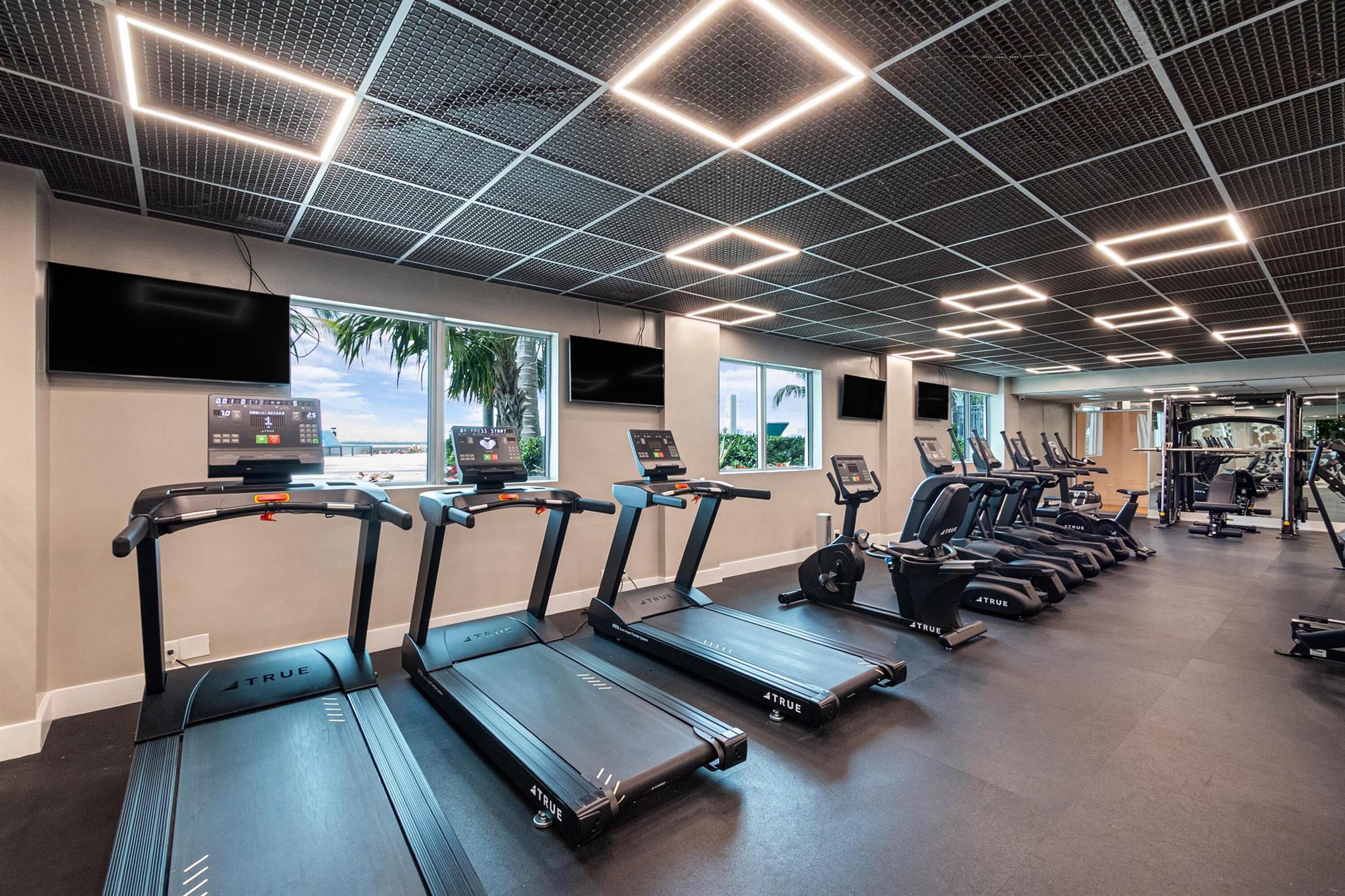 7501 E Treasure Drive 8n