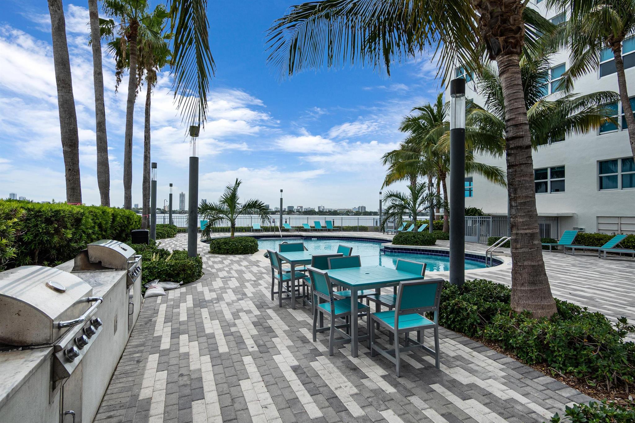 7501 E Treasure Drive 8n