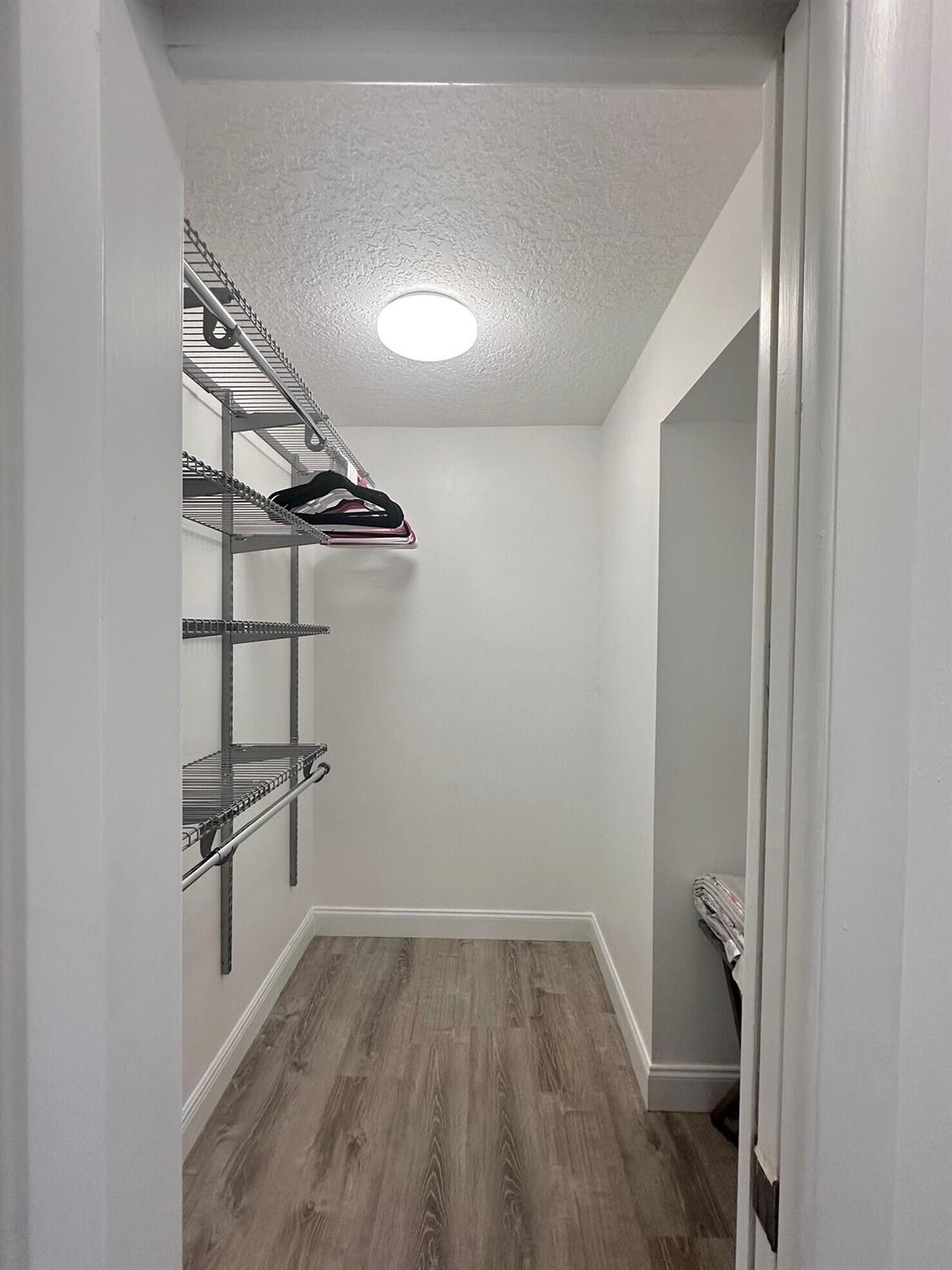 1127 E Seminole Avenue 29a