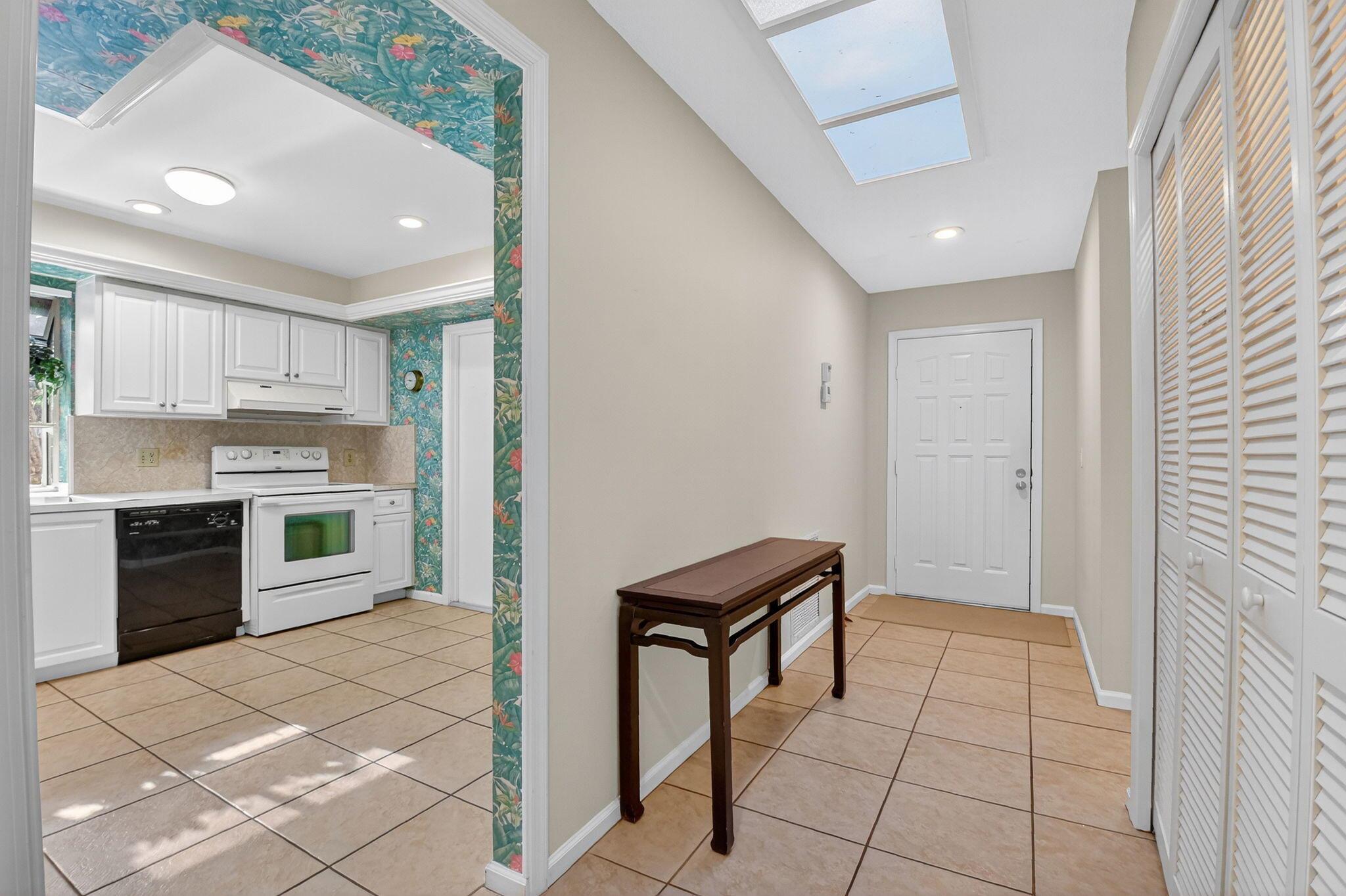 10 Ridge Point Drive D