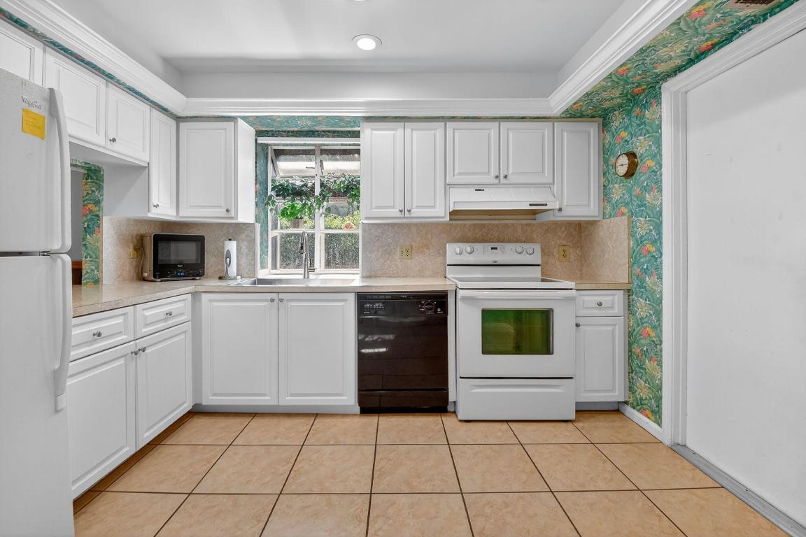 10 Ridge Point Drive D