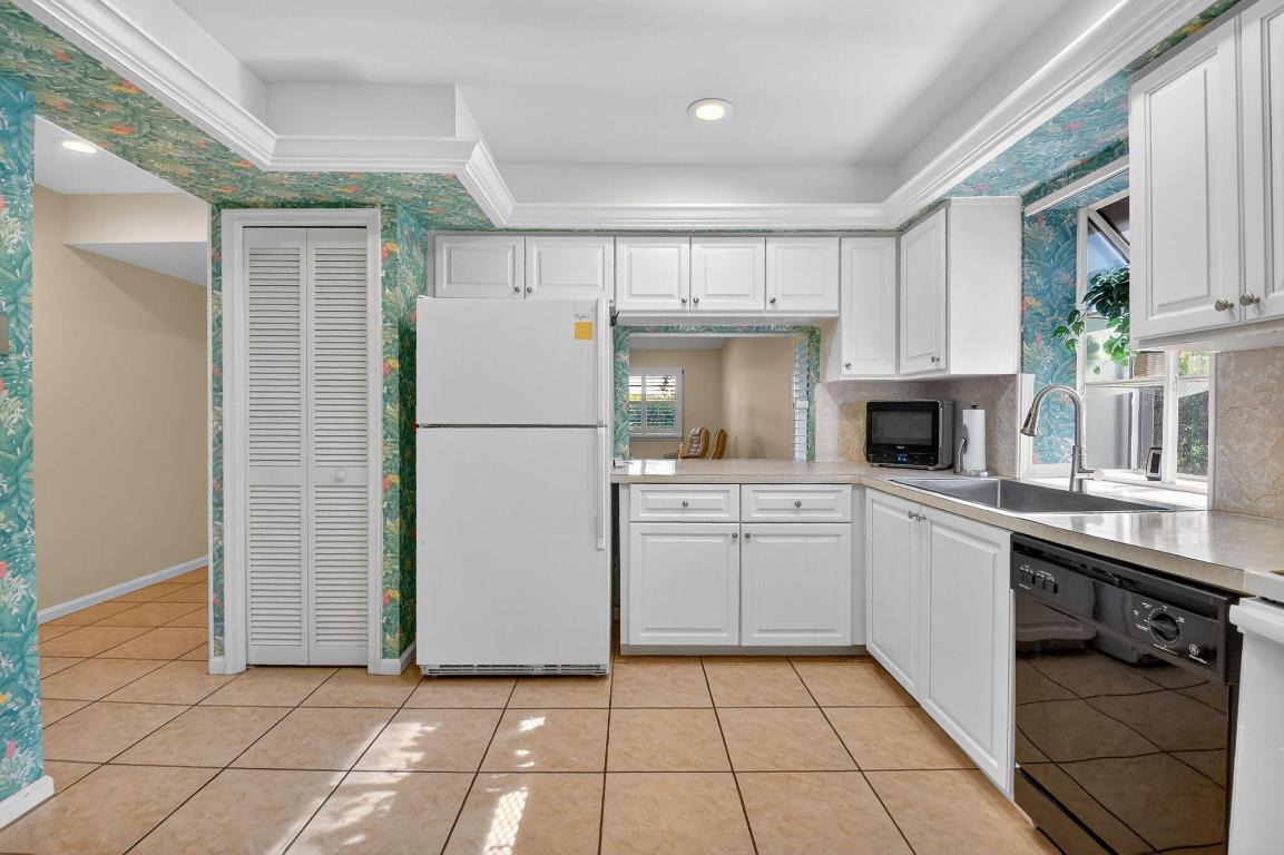 10 Ridge Point Drive D