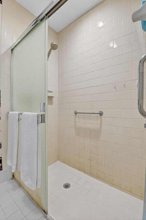 10 Ridge Point Drive D