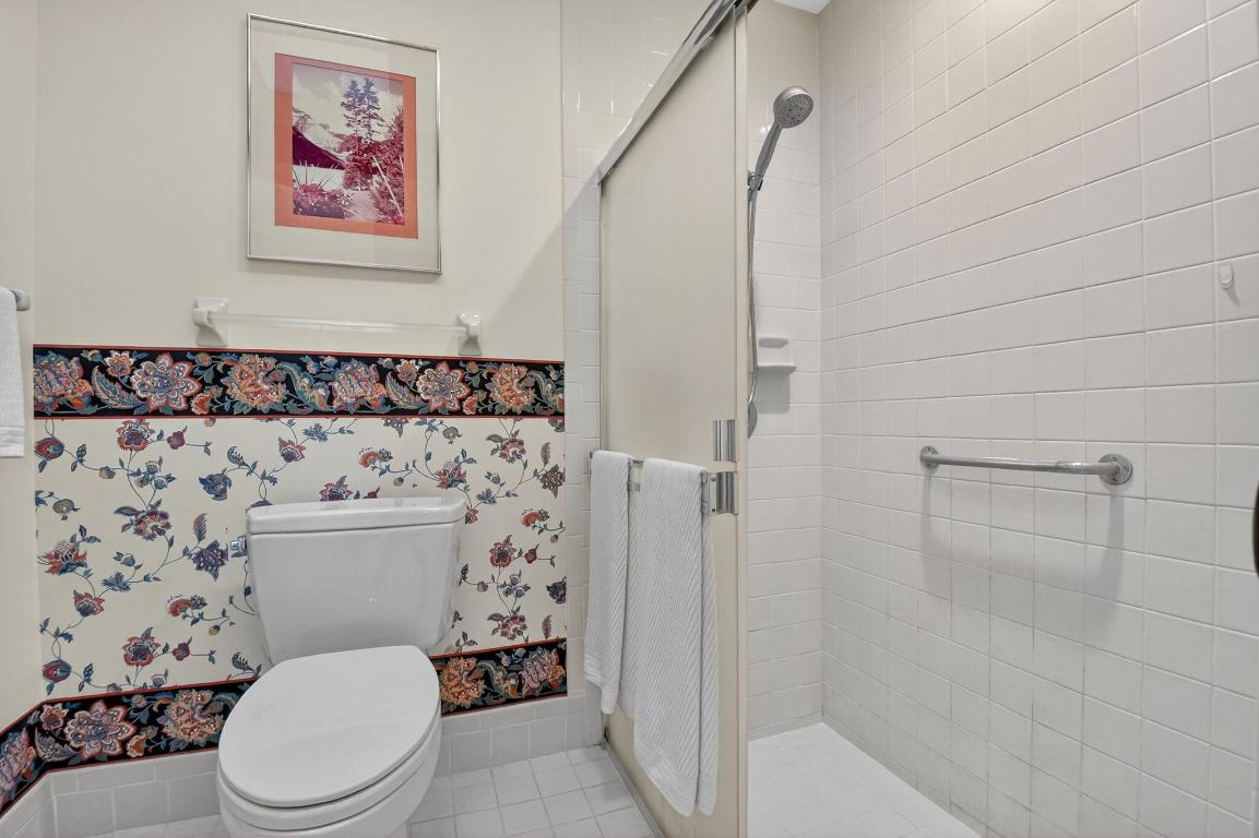 10 Ridge Point Drive D