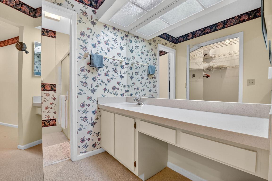 10 Ridge Point Drive D