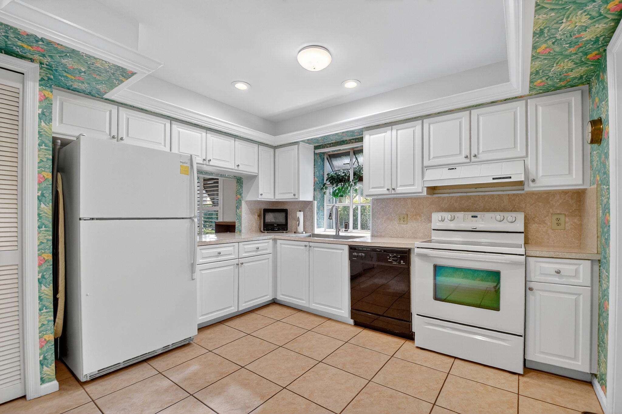 10 Ridge Point Drive D