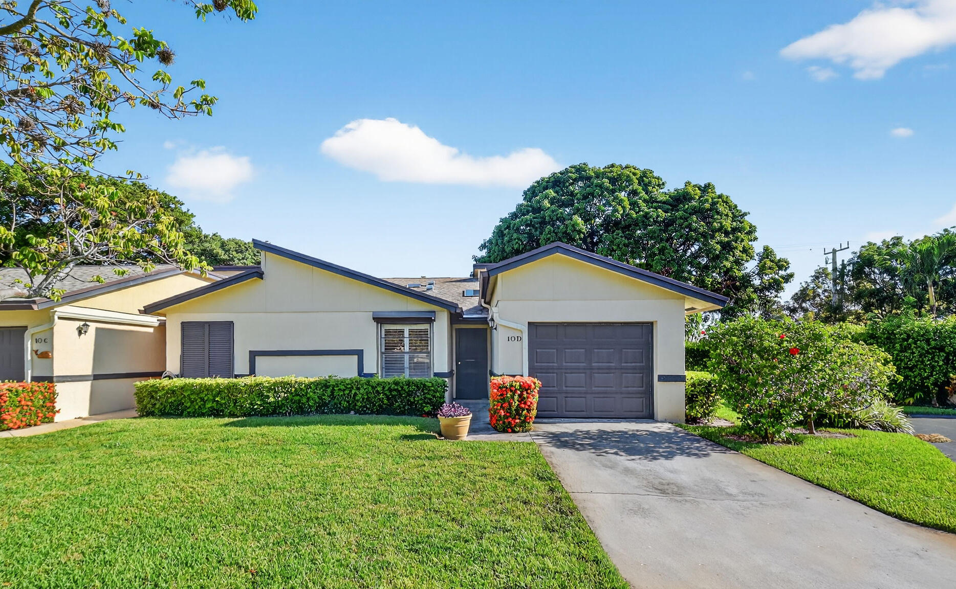 10 Ridge Point Drive D