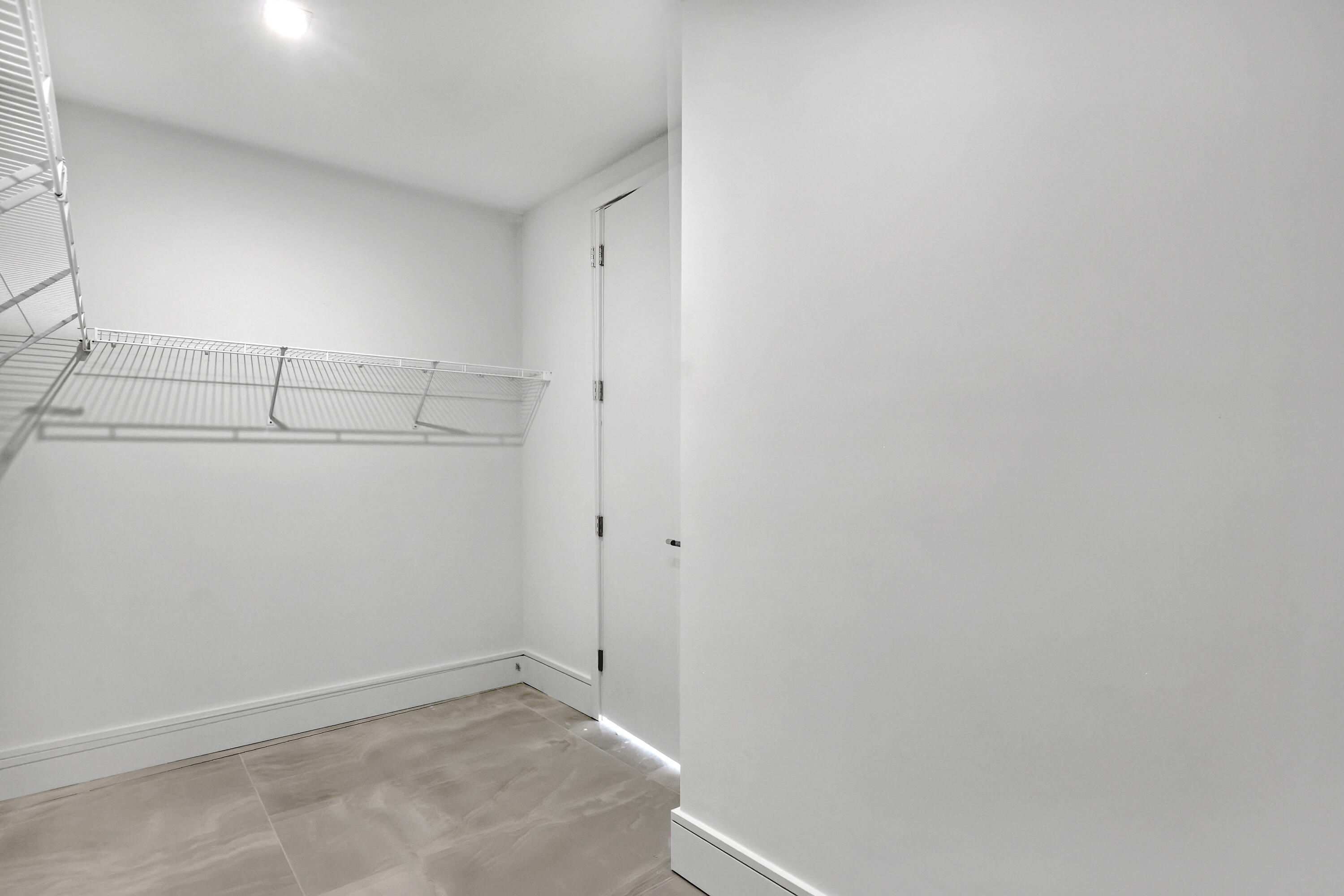 220 Lake Shore Drive N-2103