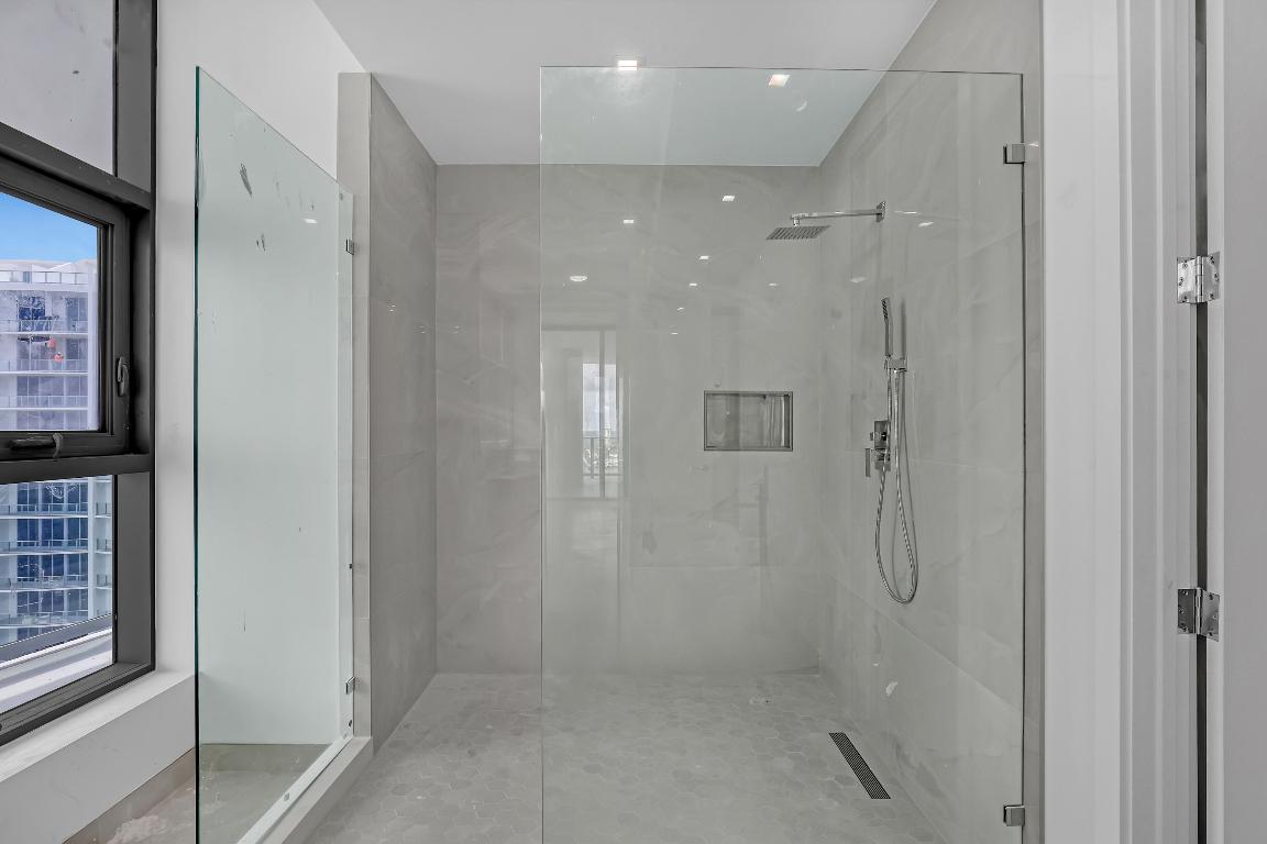 220 Lake Shore Drive N-2103