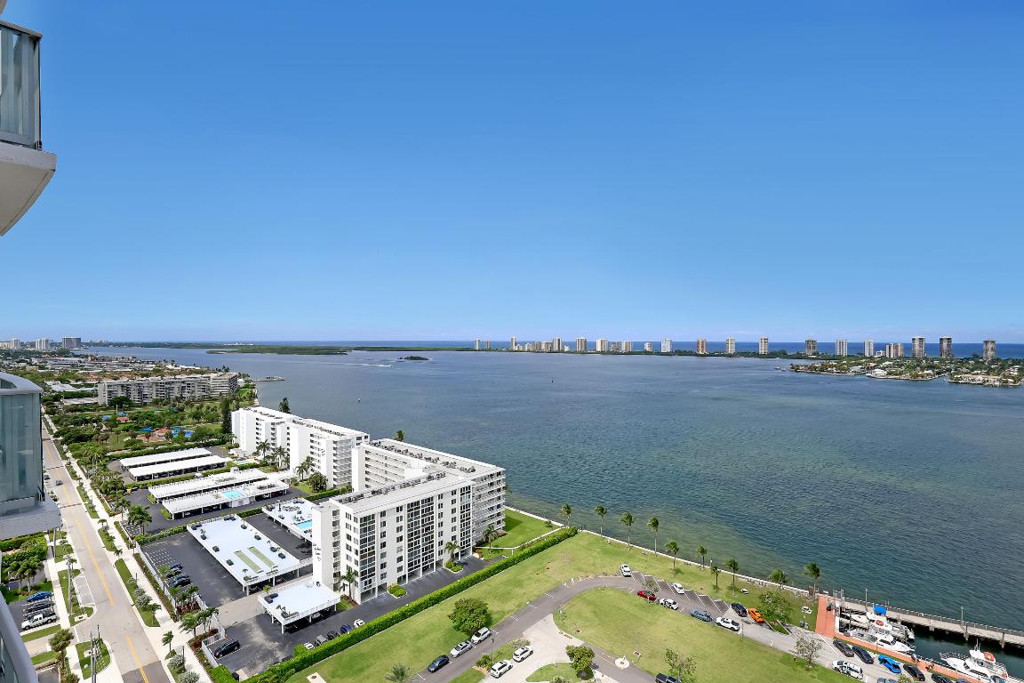 220 Lake Shore Drive N-2103