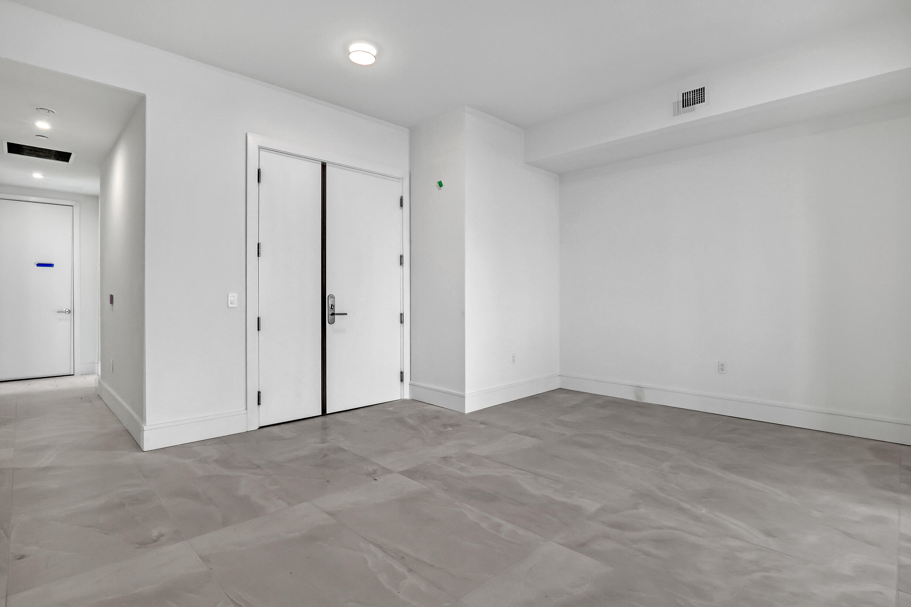 220 Lake Shore Drive N-2103