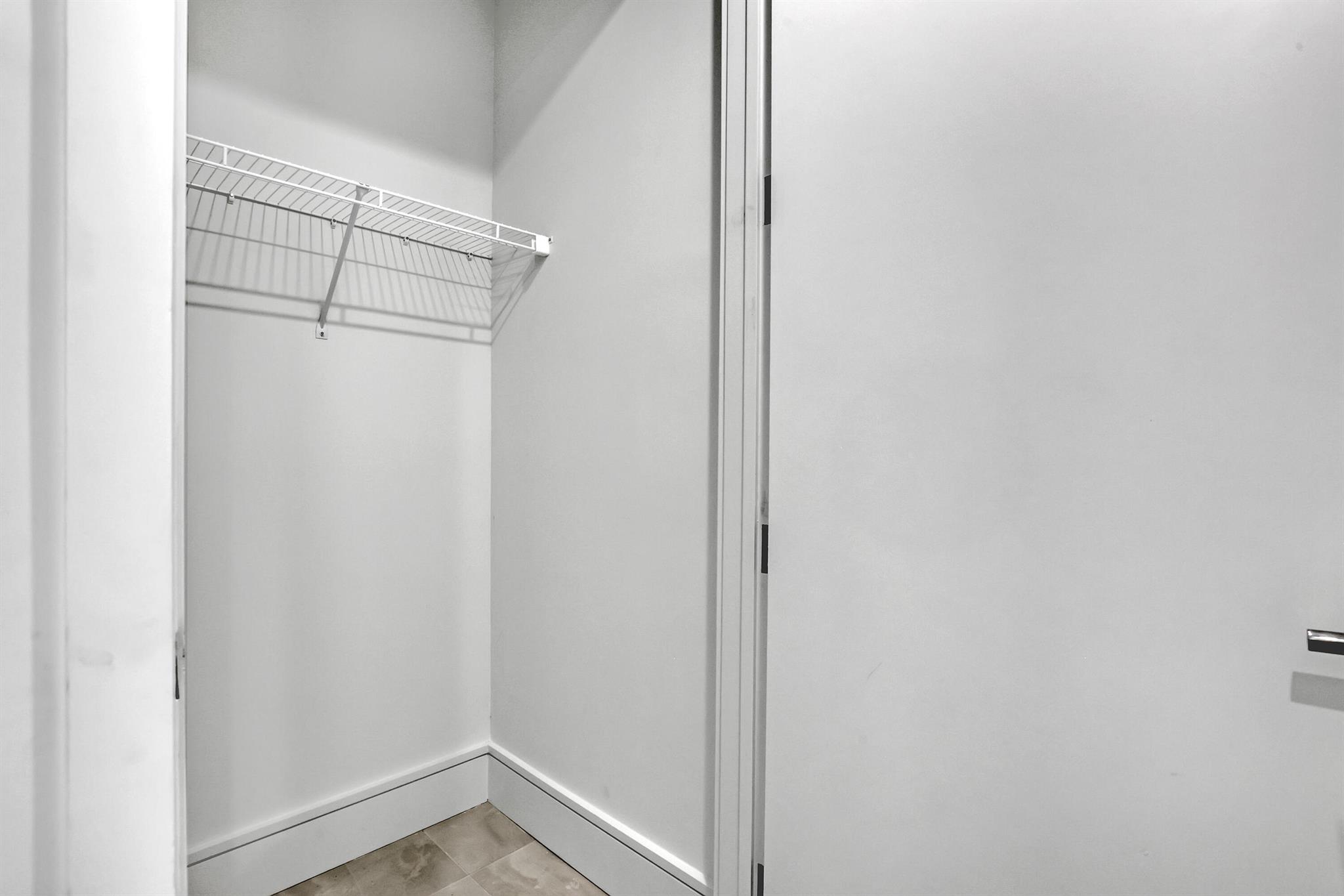 220 Lake Shore Drive N-2103