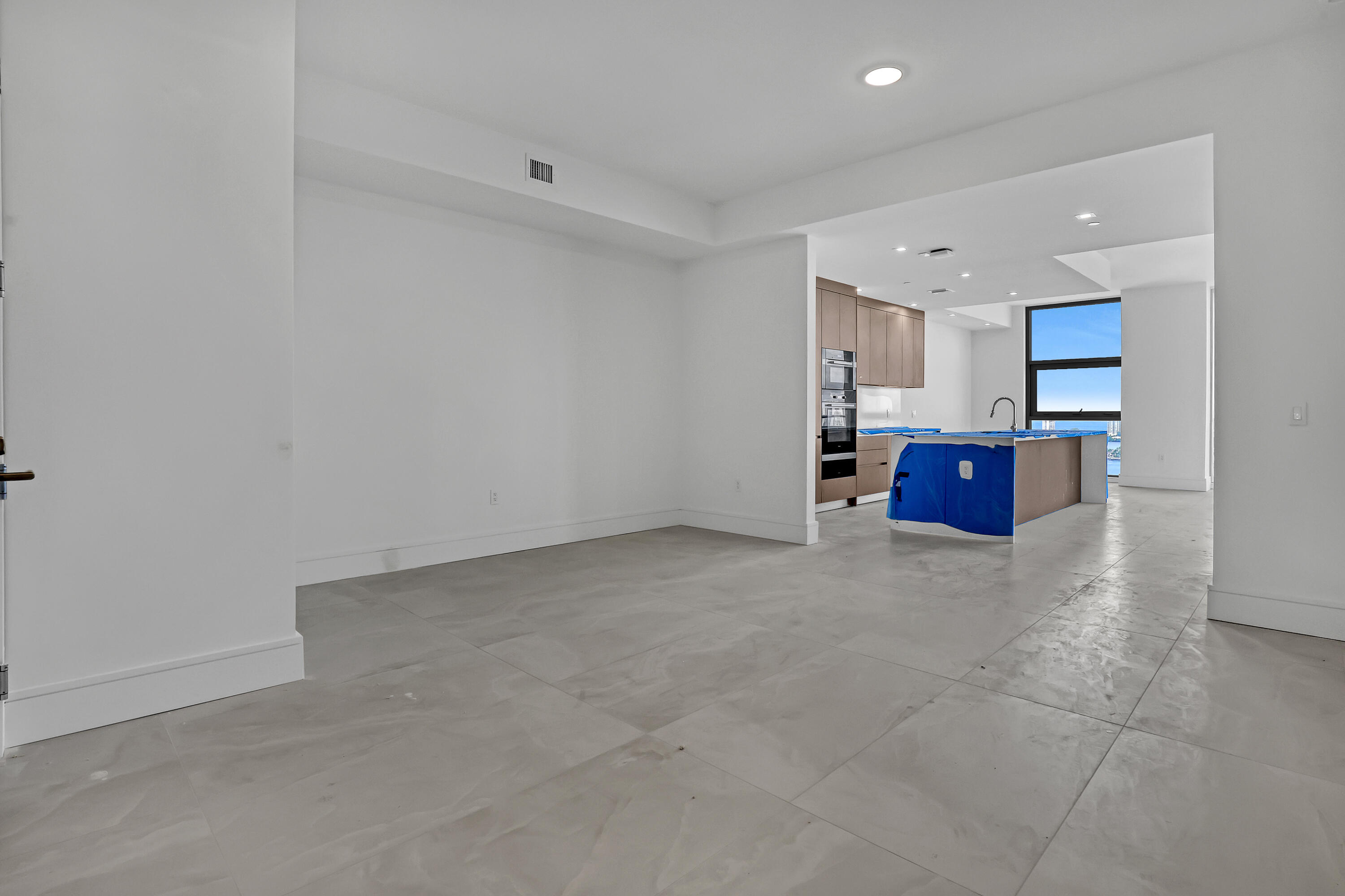 220 Lake Shore Drive N-2103