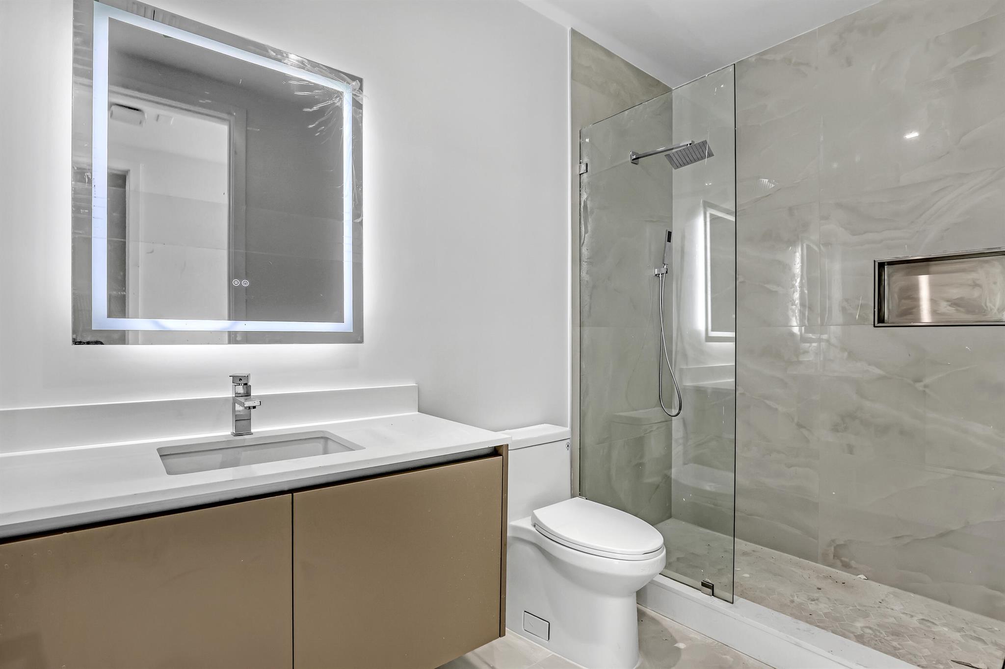 220 Lake Shore Drive N-2103