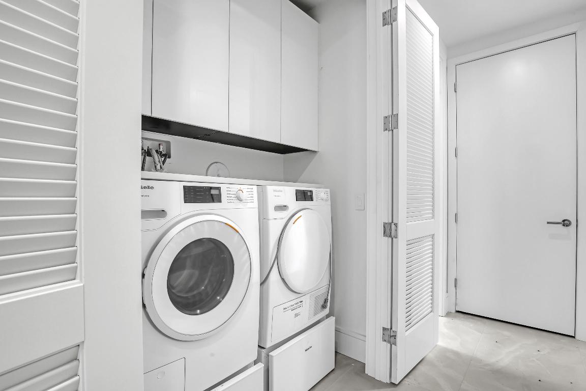 220 Lake Shore Drive N-2103