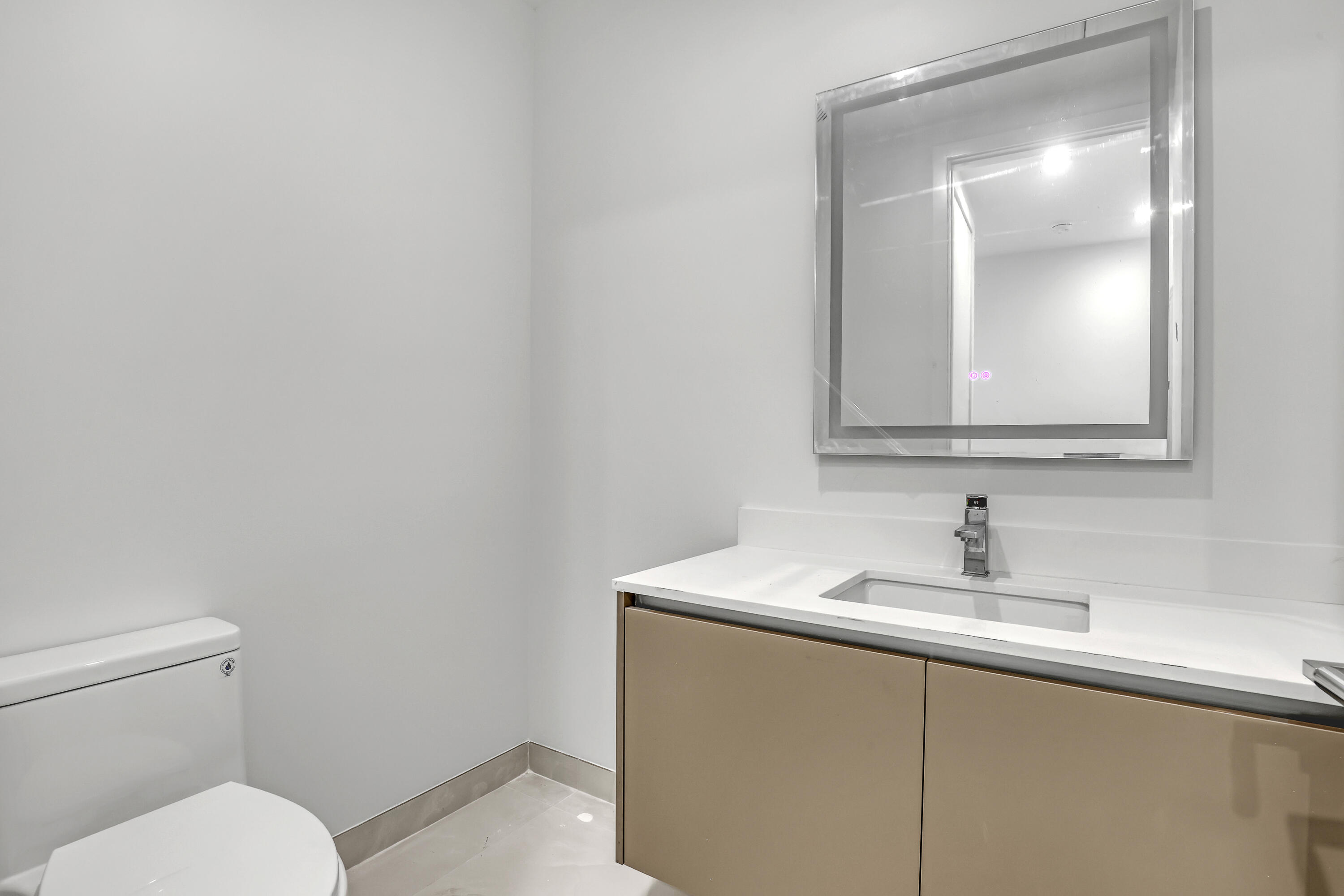 220 Lake Shore Drive N-2103